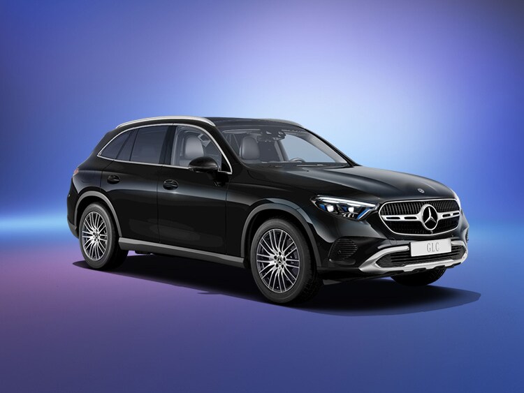 Ein schwarzer GLC SUV auf blauem Grund.