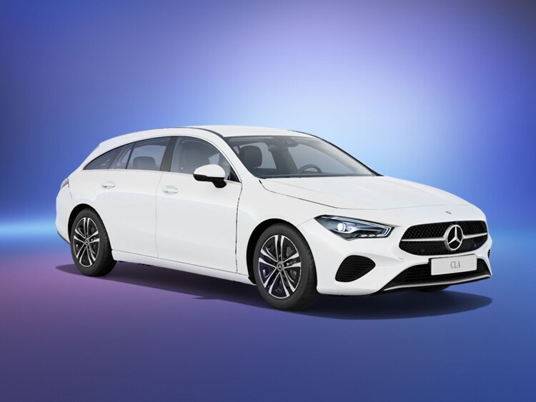 Ein weißer CLA Shooting Brake auf blauem Grund.
