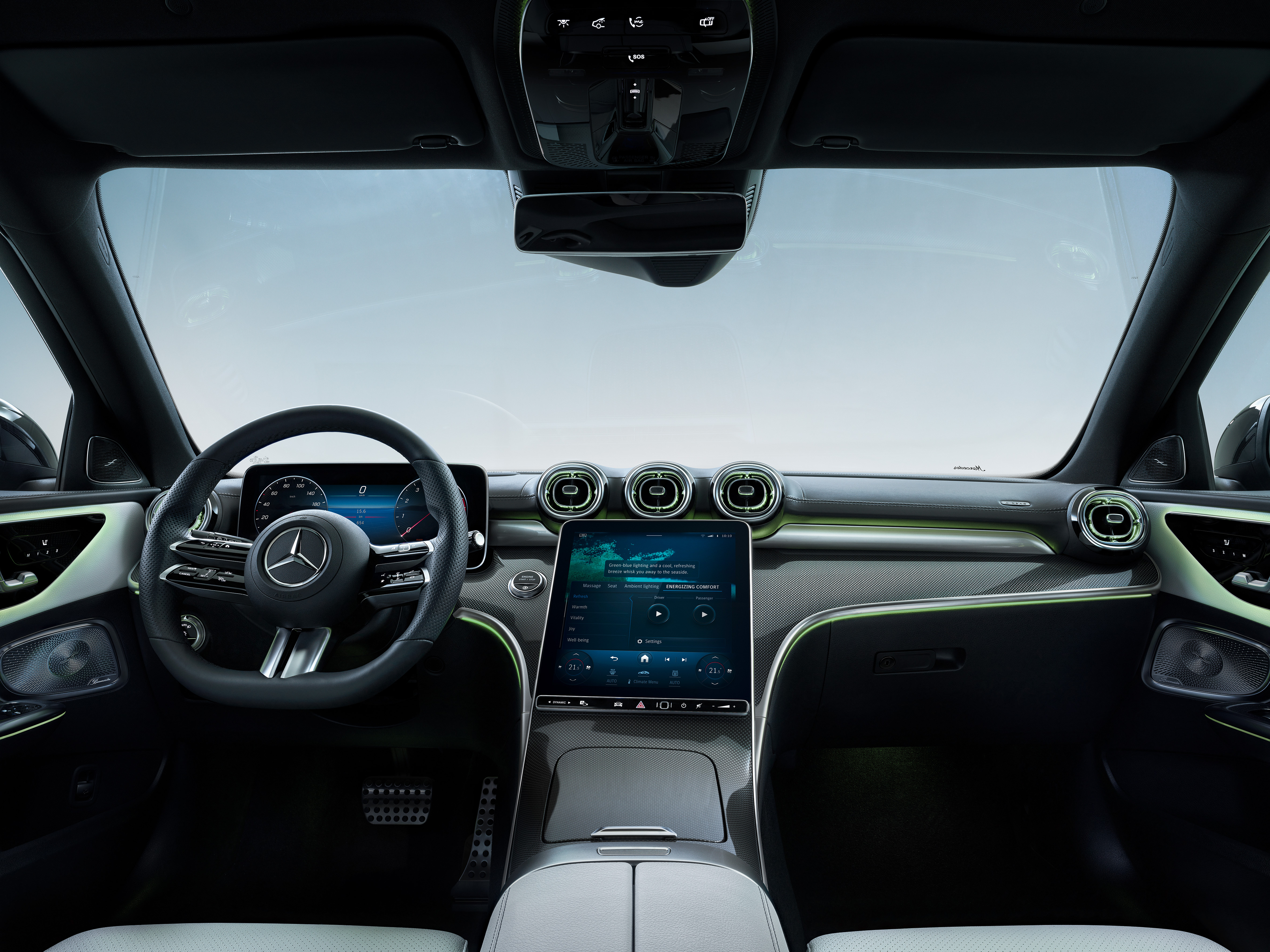 Mercedes-Benz Store | Mercedes-Benz. Blick aus dem Innenraum eines Fahrzeugs.