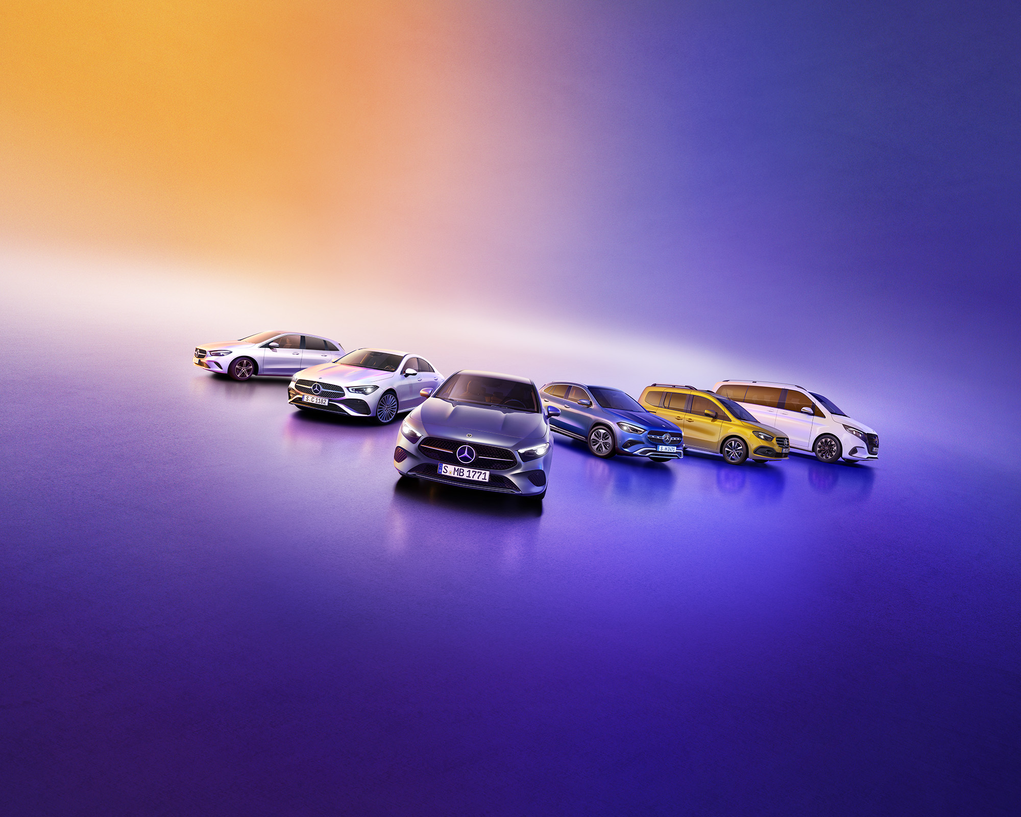 Store | Mercedes-Benz. Eine Fahrzeug-Range von Mercedes-Benz auf violettem Grund.