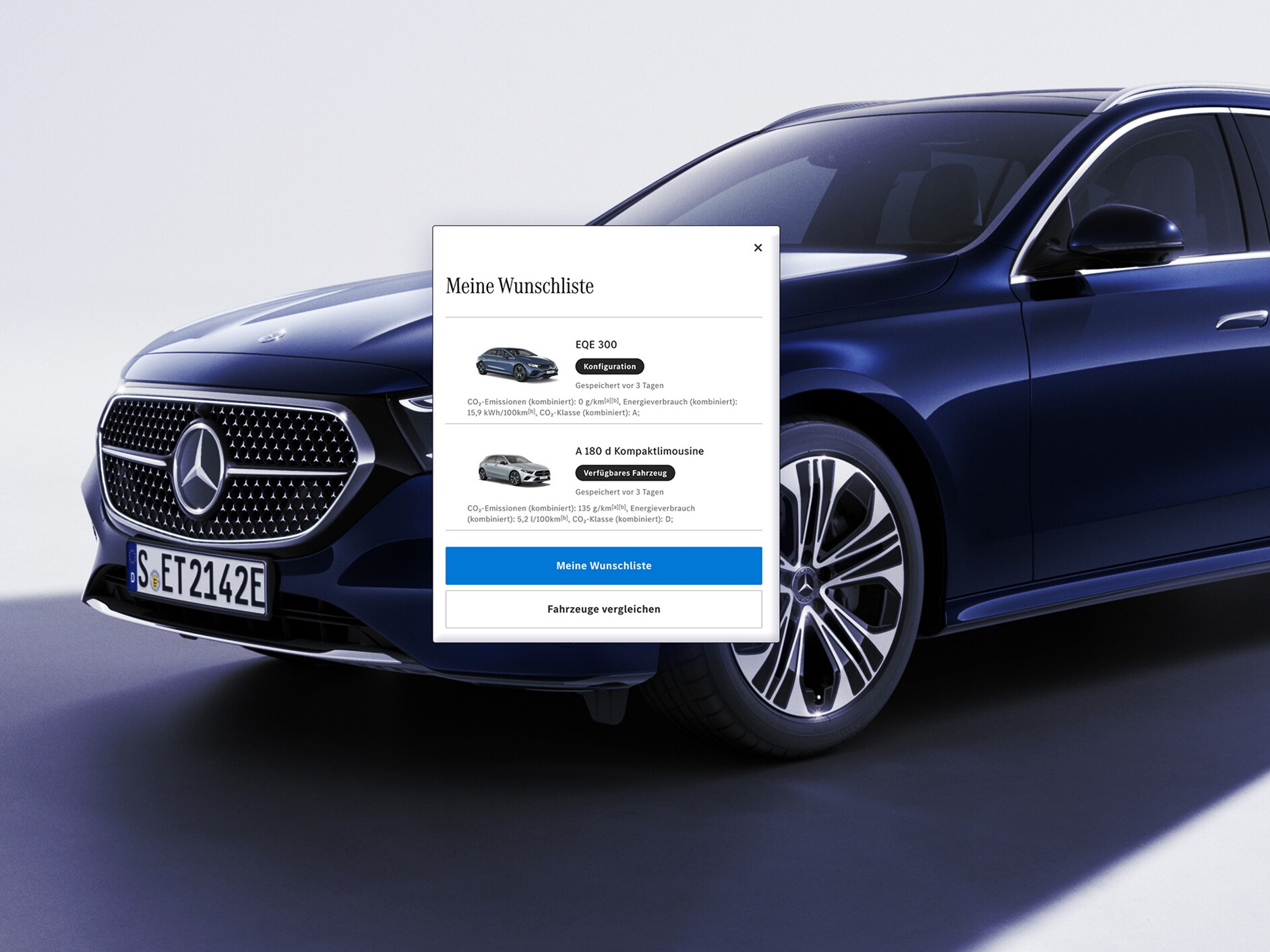 Ansicht eines blauen Mercedes-Benz Front mit einem Screenshot zu "Unsere Modelle"