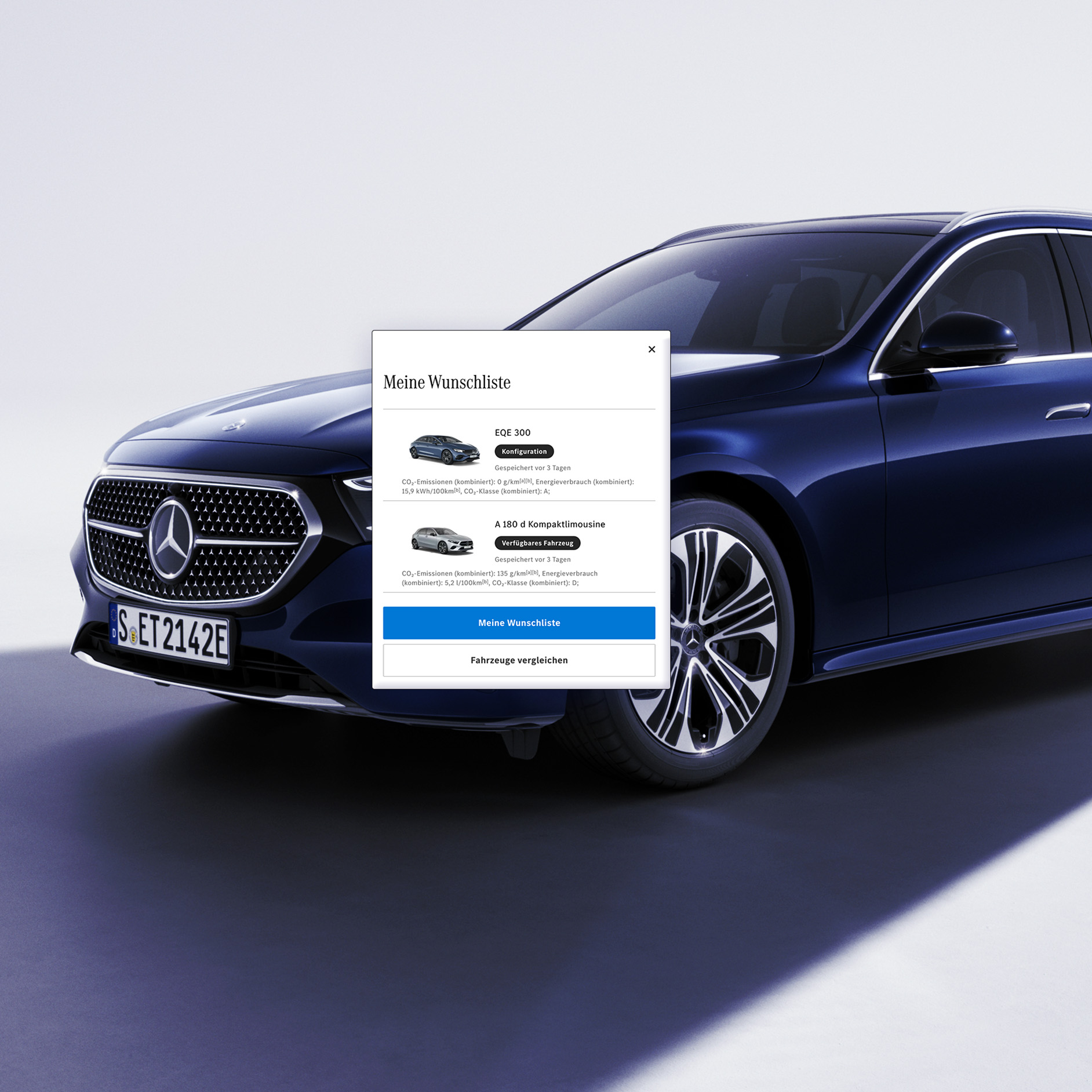Wishlist und Compare | Mercedes-Benz Ansicht eines blauen Mercedes-Benz Front mit einem Screenshot zu "Unsere Modelle"