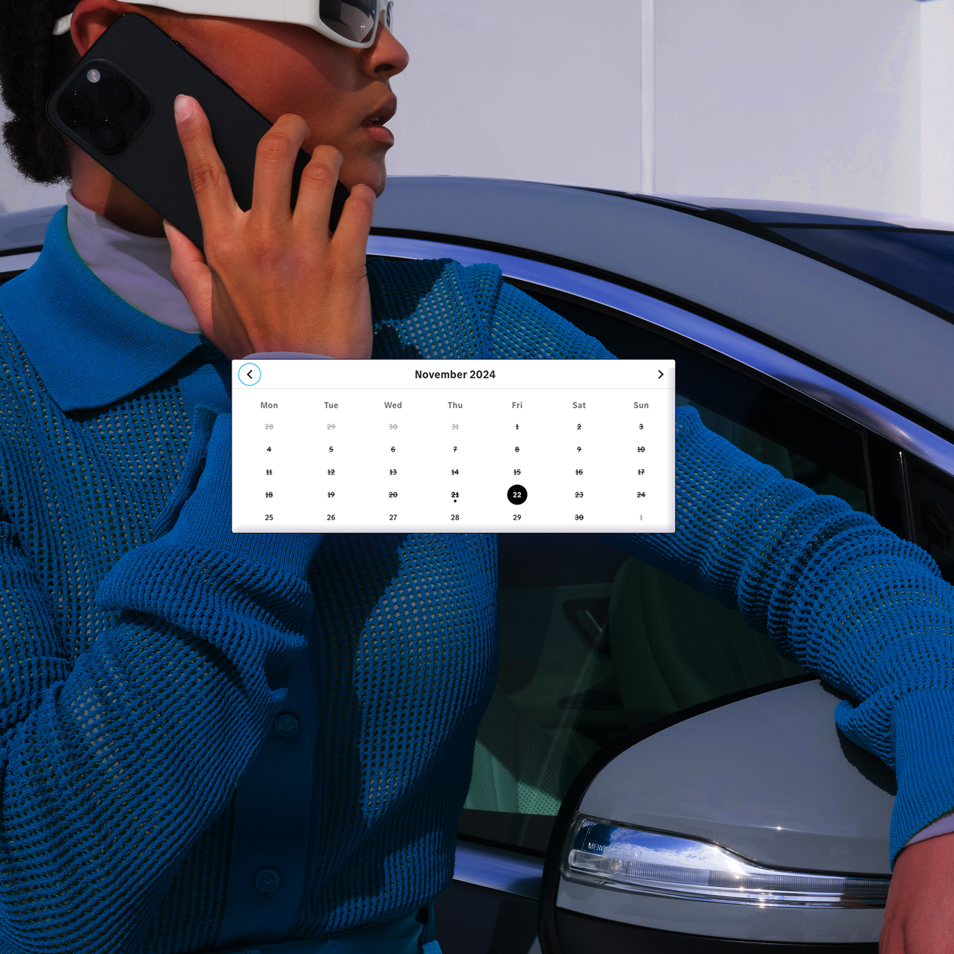 Wishlist und Compare | Mercedes-Benz Ansicht eines blauen Mercedes-Benz Front mit einem Screenshot zu "Unsere Modelle"