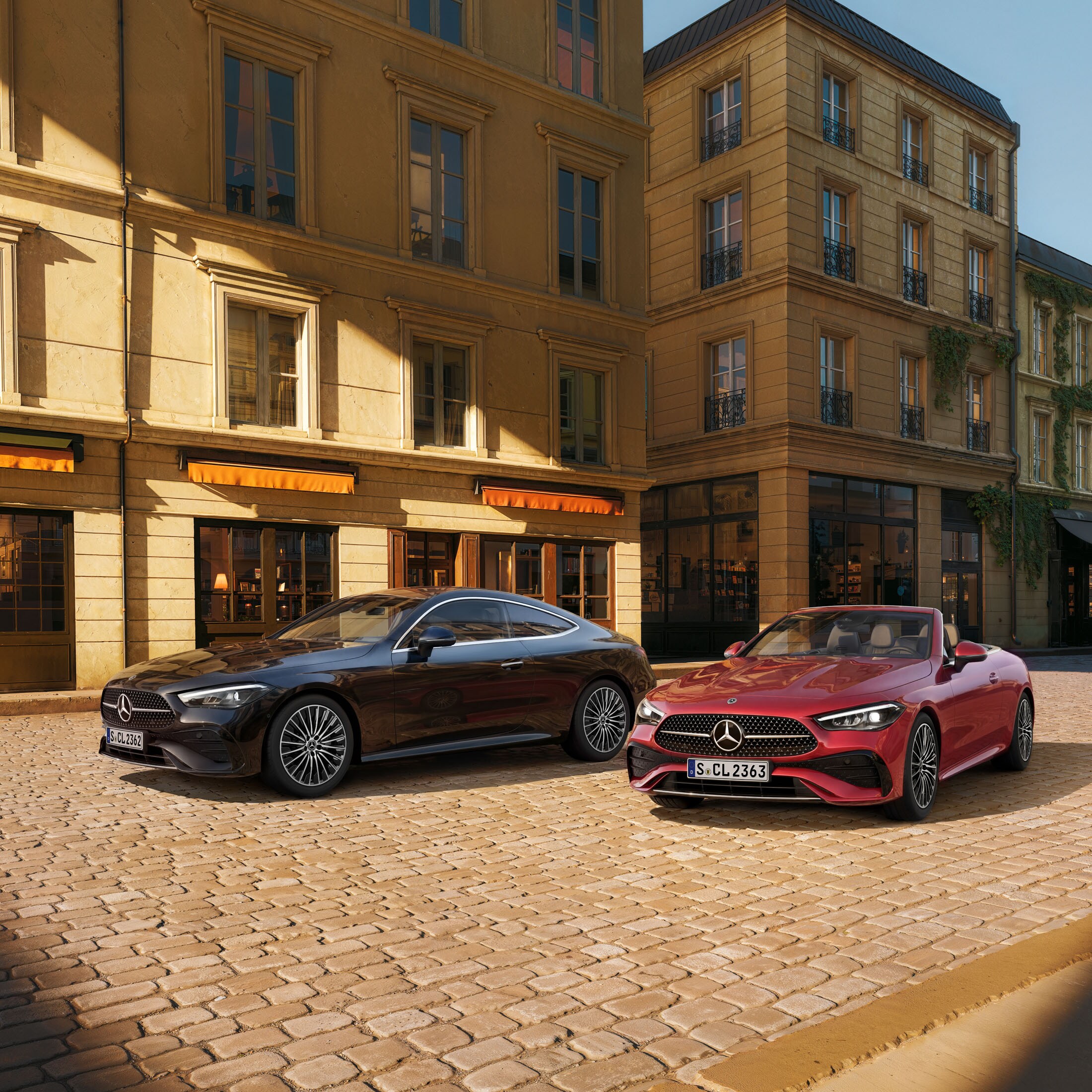 Ein schwarzer Mercedes-Benz CLE Coupé und roter CLE Caprio seitlicher Frontansicht, parkend vor einem Bistro.