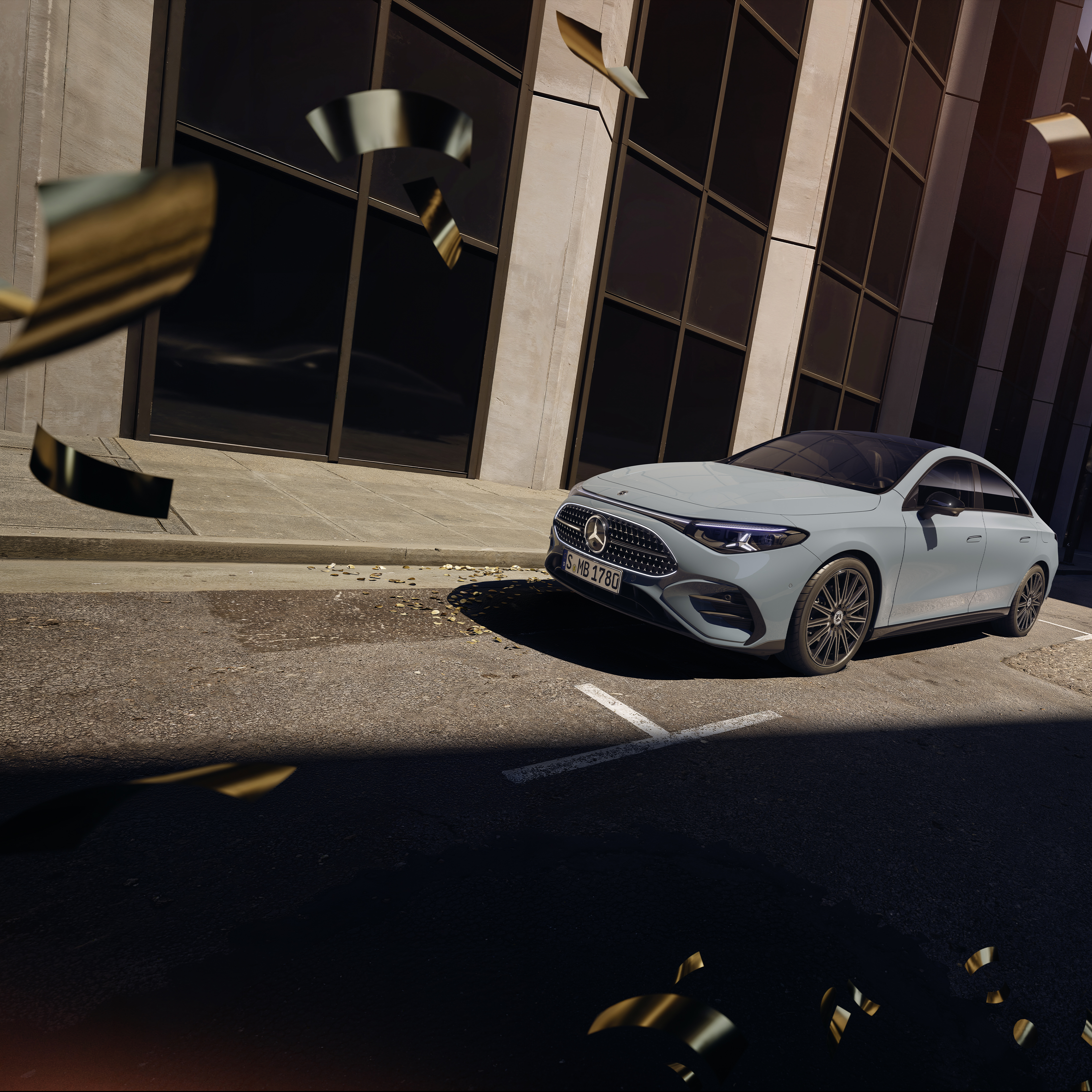 Die CLA Limousine stehend auf einer Straße.