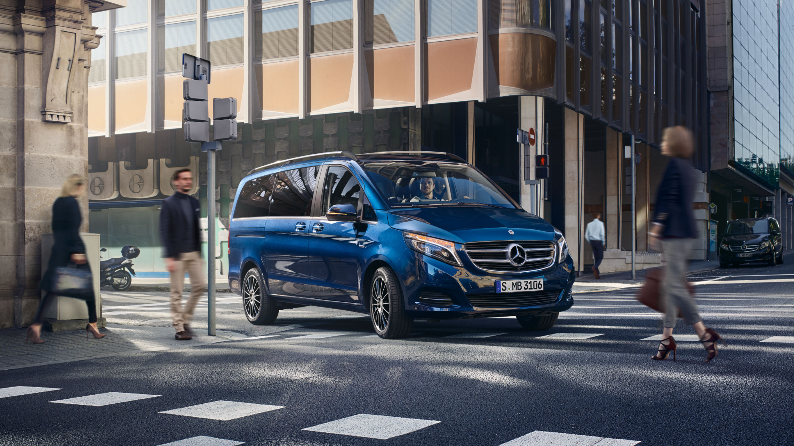 Transporter-Versicherung | V-Klasse Marco Polo | Mercedes-Benz Transporter. Auch wenn es um die Versicherung Ihres V-Klasse Marco Polo geht, können Sie sich mit unserer Transporter-Versicherung auf unseren Service verlassen.