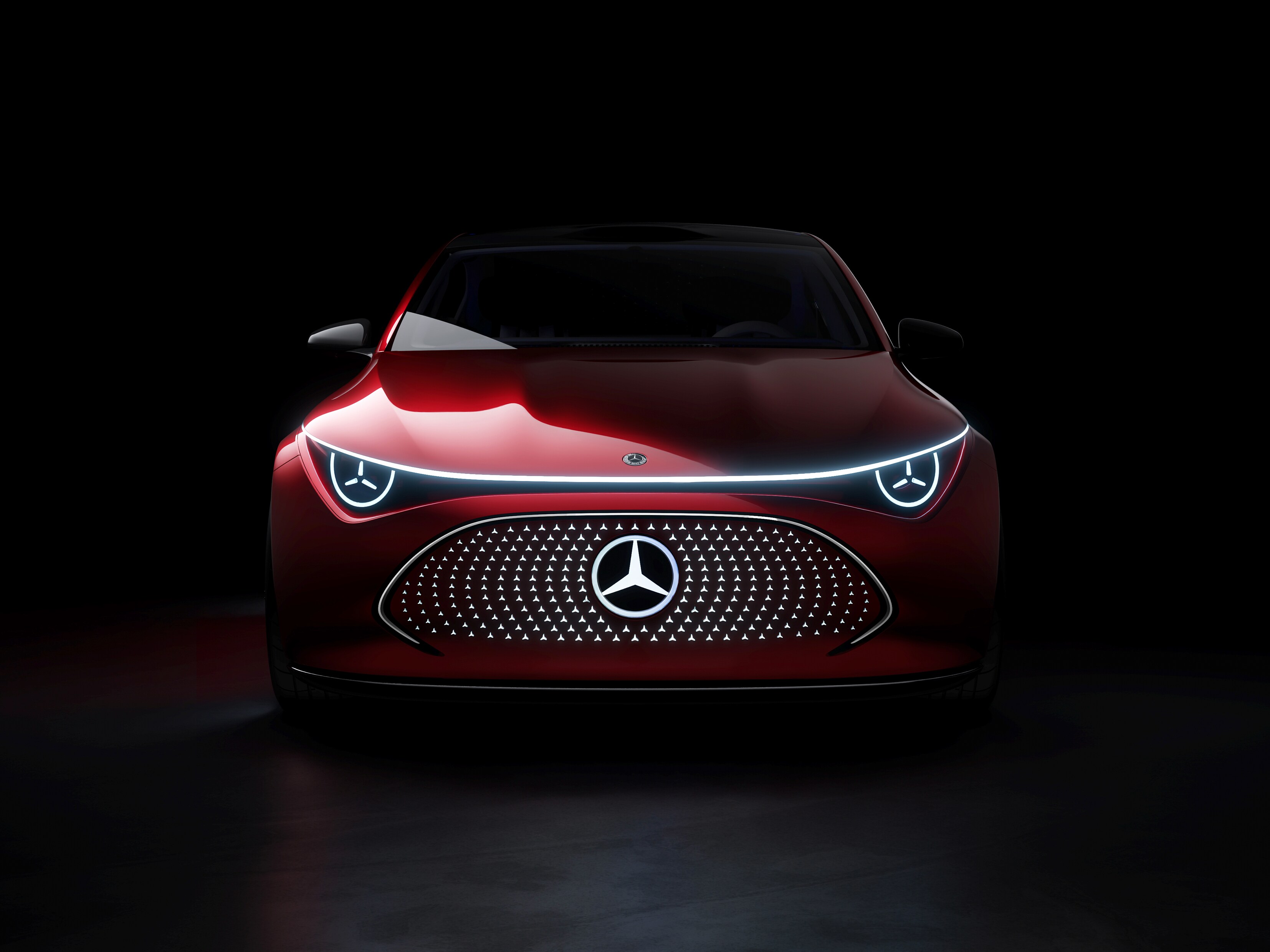 die rote Mercedes-Benz CLA CLass von der Seite