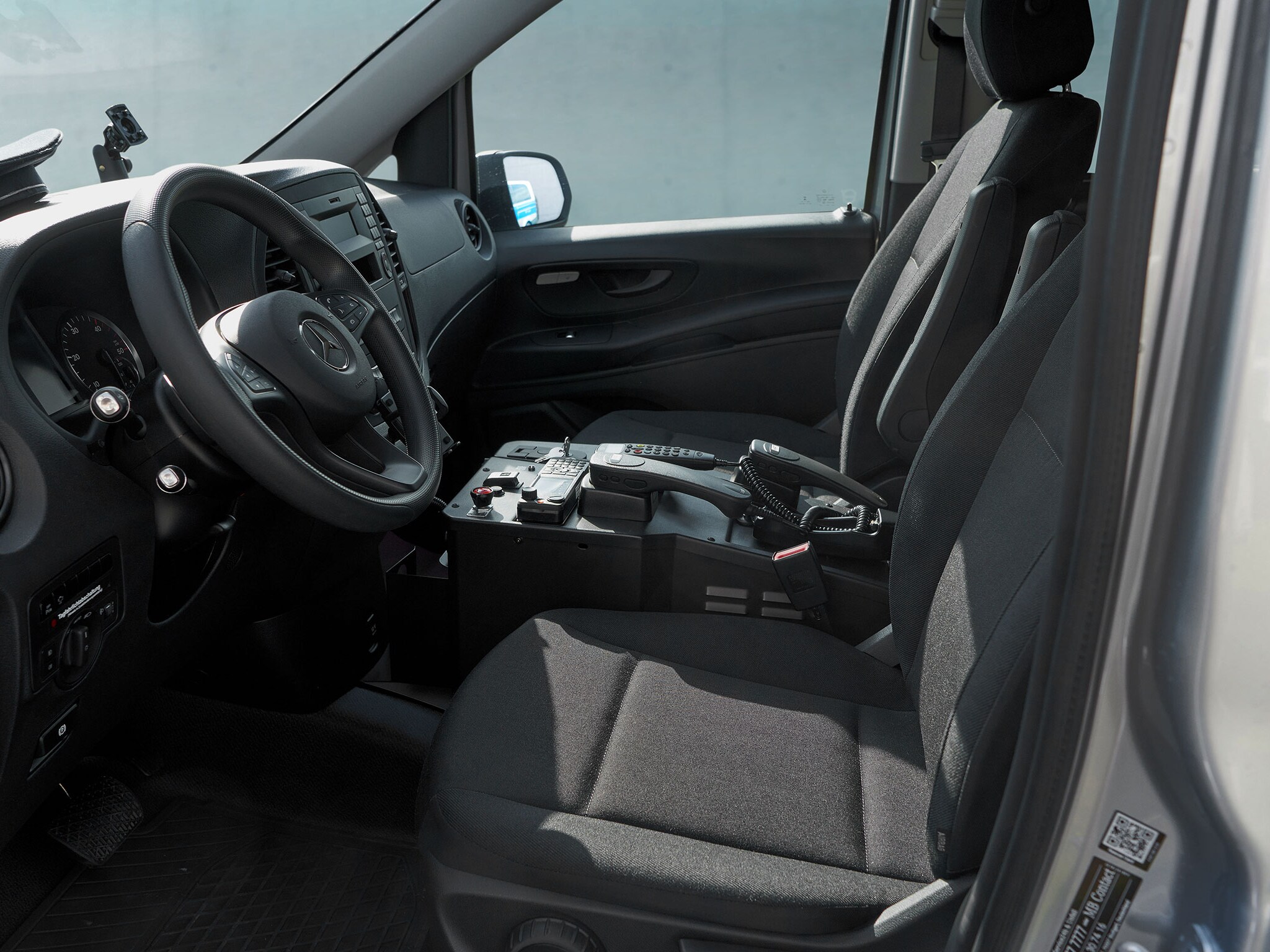 Der Mercedes-Benz Vito Innenraum mit Schutzbezügen für die Polizei.