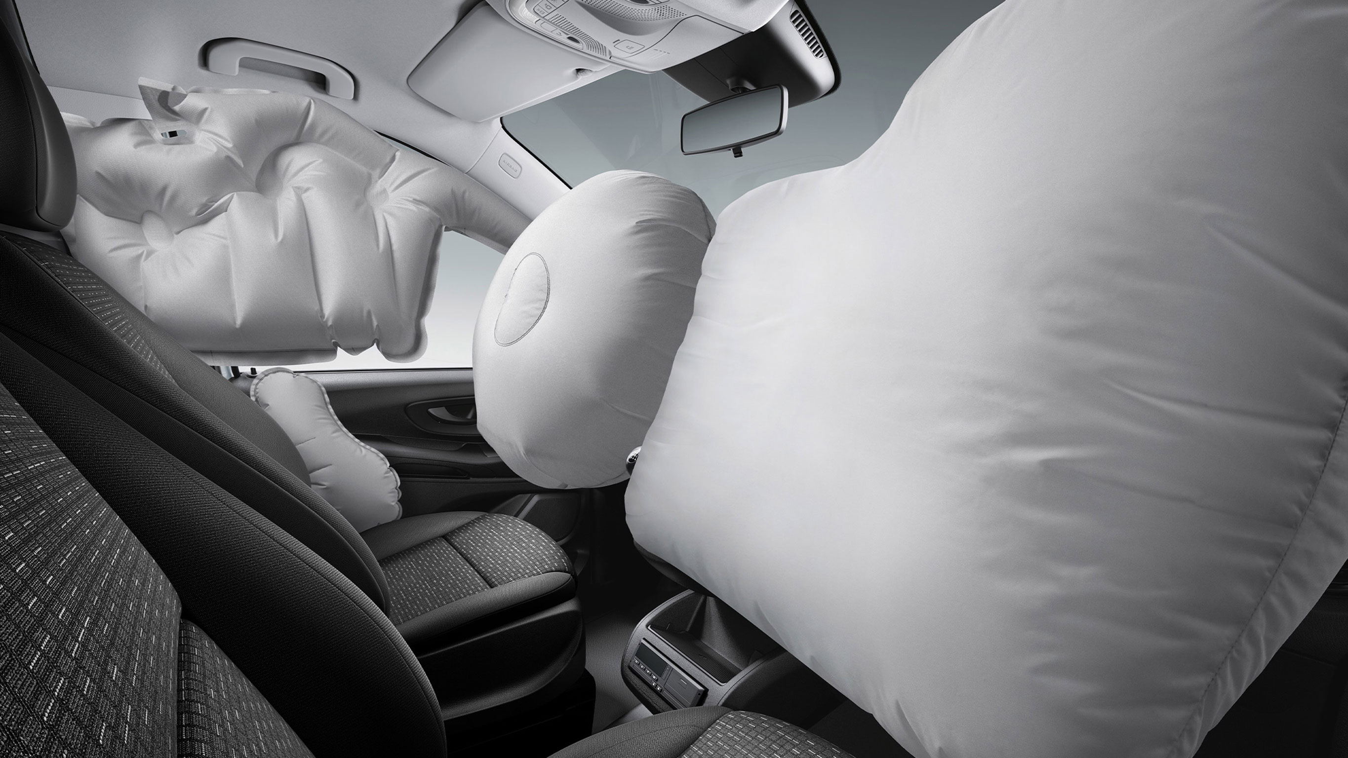 geöfnette Airbags im Innenraum des Vitos | Mercedes-Benz Ein geöfnetter Airbag im Innenraum des Vitos als Einsatzfahrzeug der Polizei.