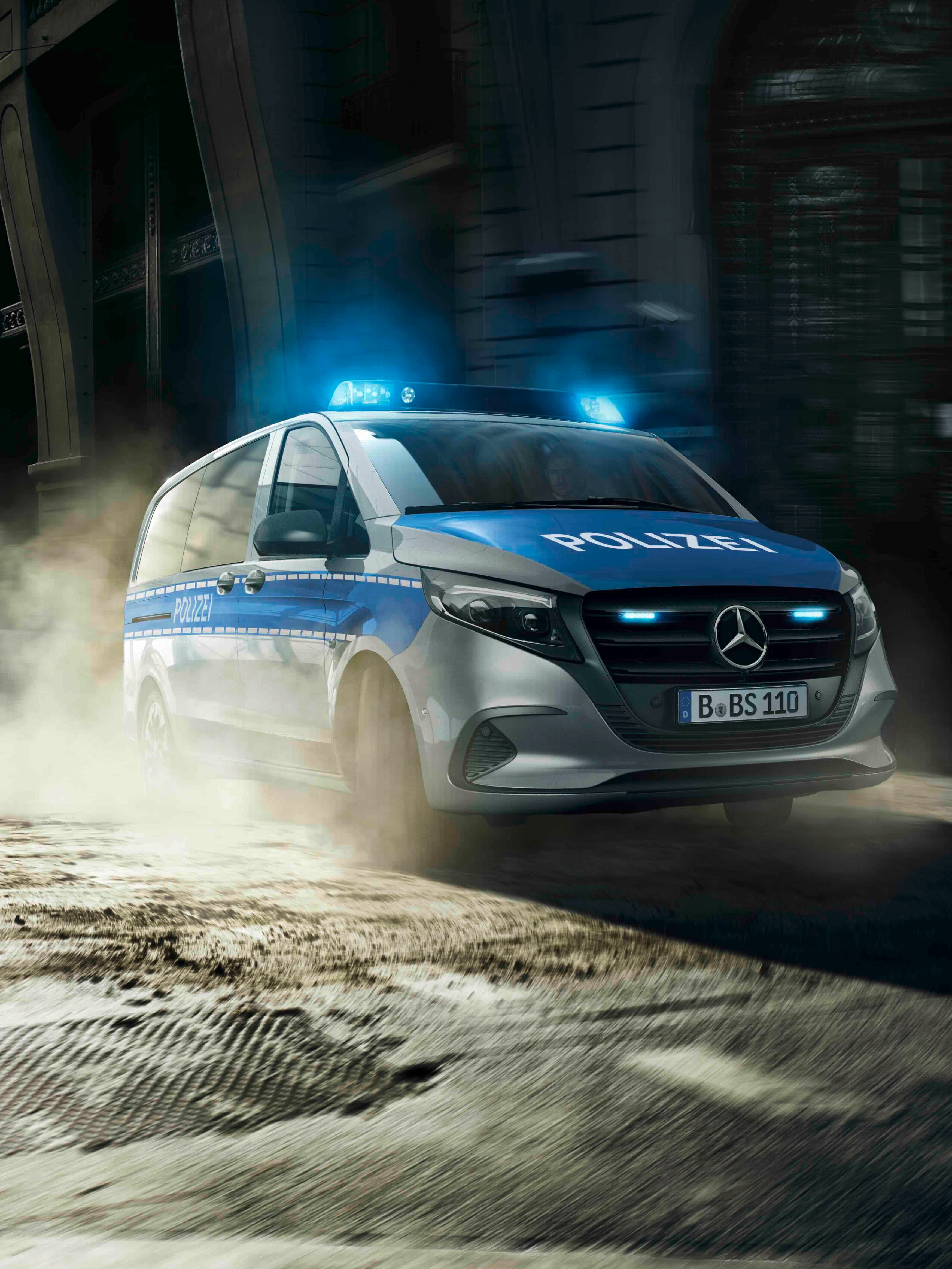 Der Mercedes-Benz Polizei-Vito auf unwegsamen Gelände