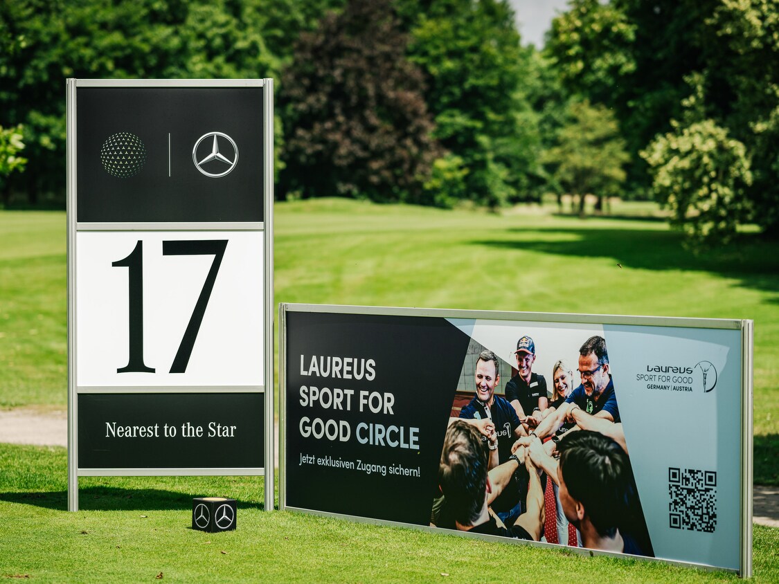 Golfschilder von Laureus in Kollaboration mit Mercedes-Benz