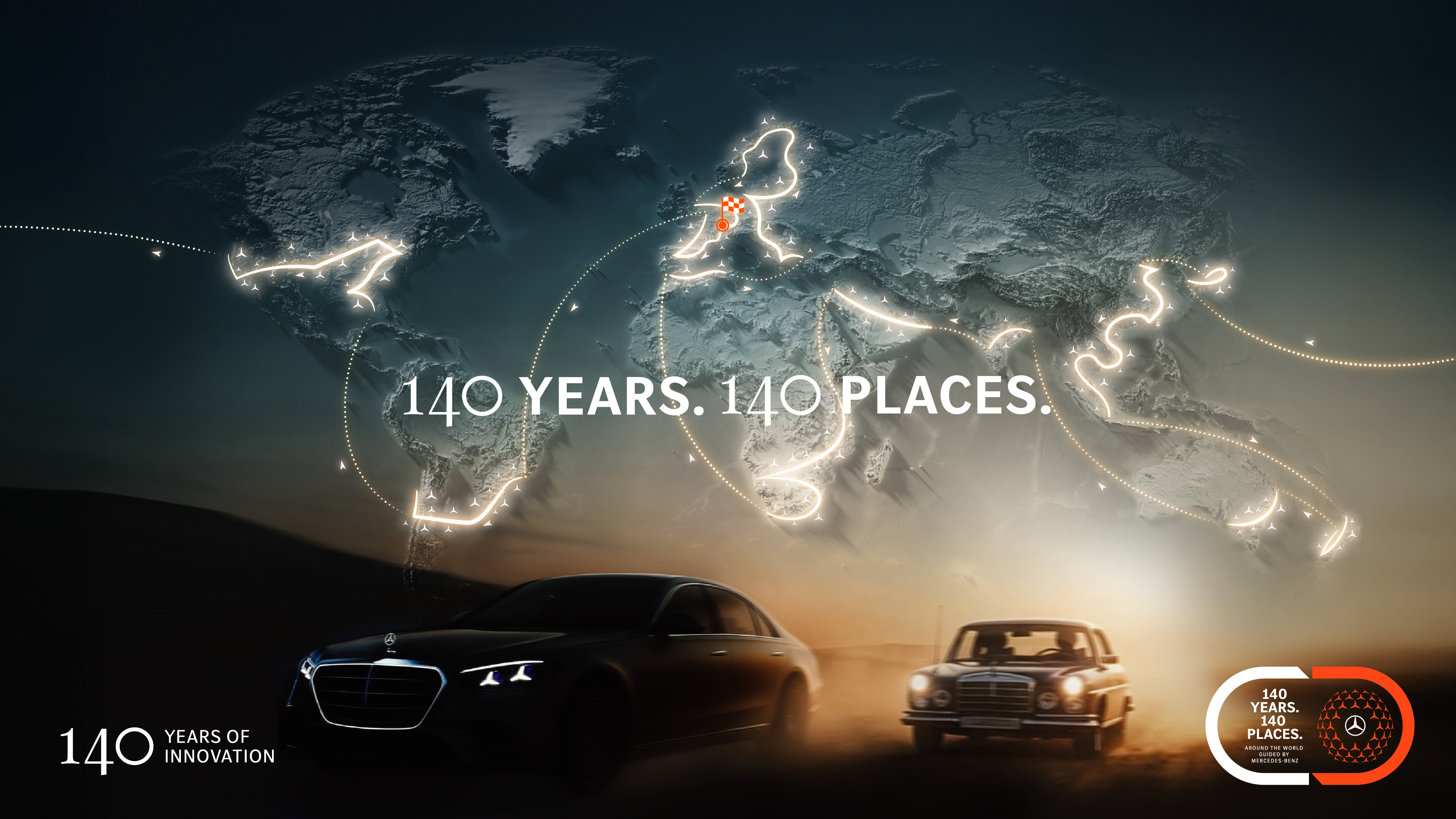 140 Places | Mercedes-Benz Eine Weltkarte mit einzelnen Stopps in Orange. Darunter fahren zwei Mercedes-Benz Modelle.