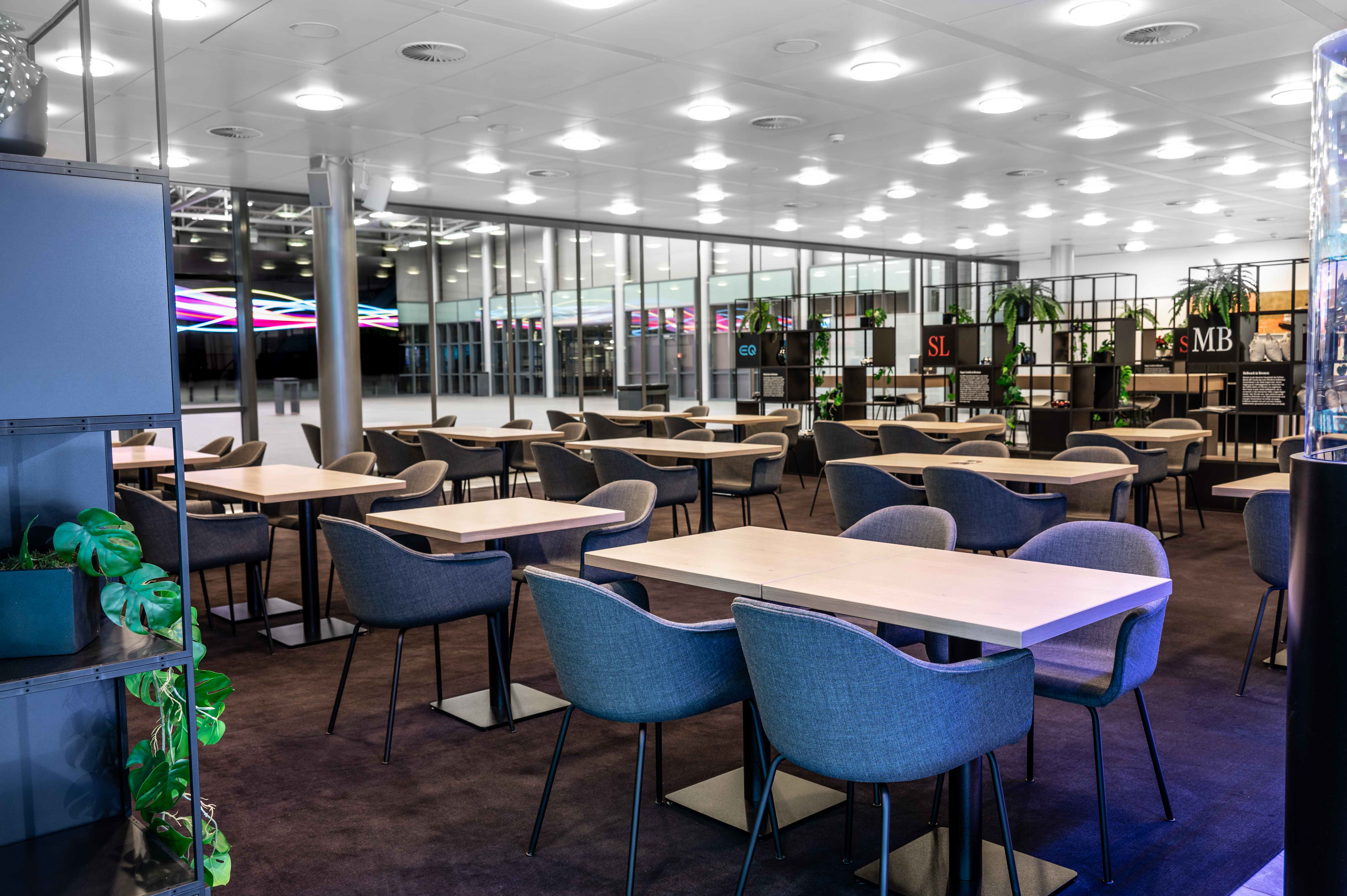 Konferenzen im Kundencenter | Mercedes‑Benz. Mercedes-Benz Kundencenter Bremen Lounge