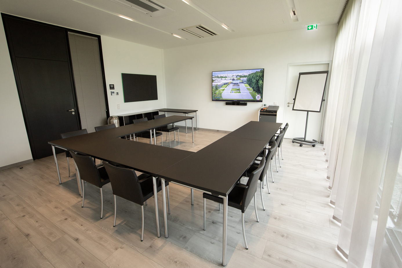 Konferenzen im Kundencenter | Mercedes‑Benz. Kundencenter Sindelfingen - Konferenzraum 3