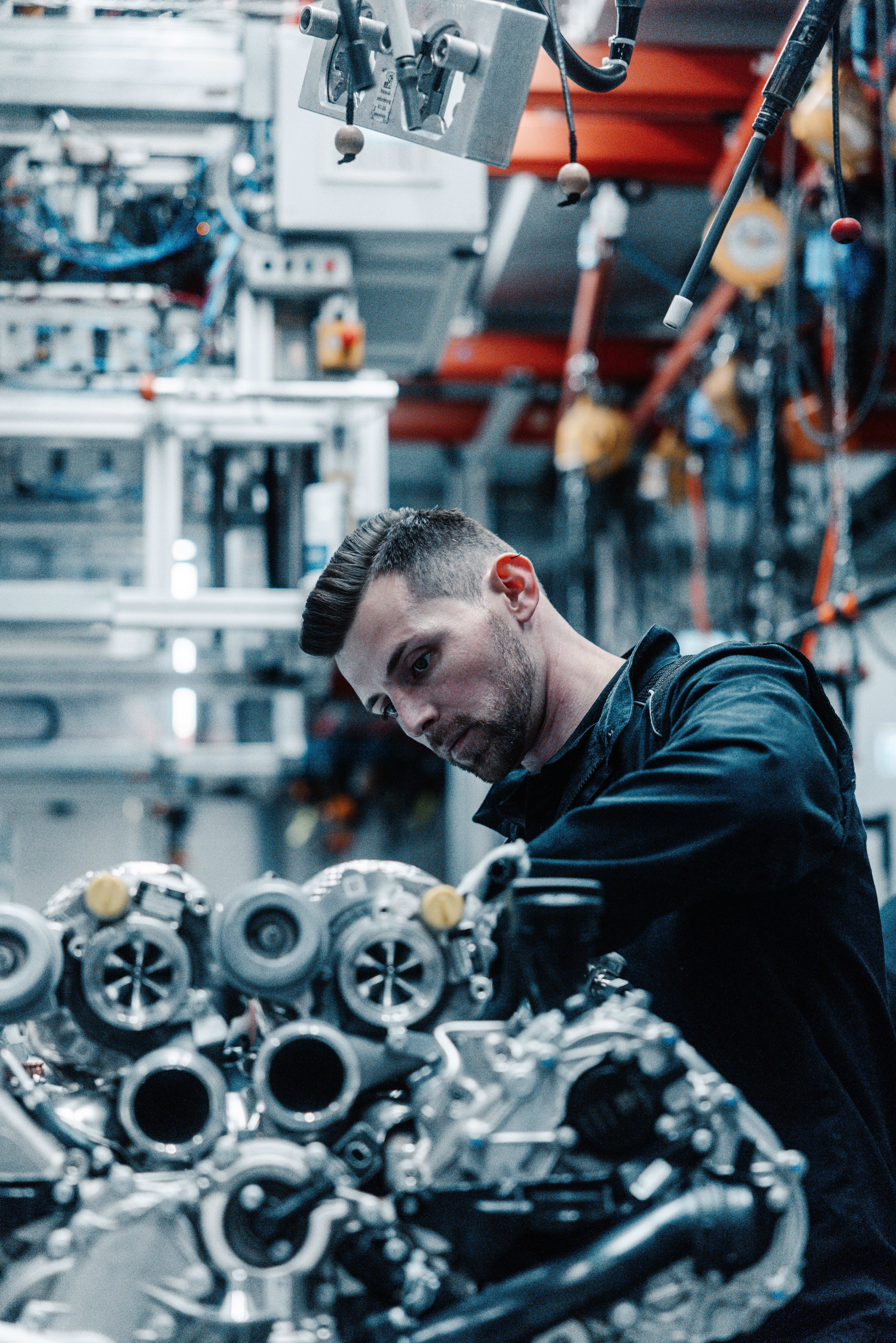 Werkbesichtigung im Kundencenter. | Mercedes-Benz. Entdeckungstour bei AMG in Affalterbach