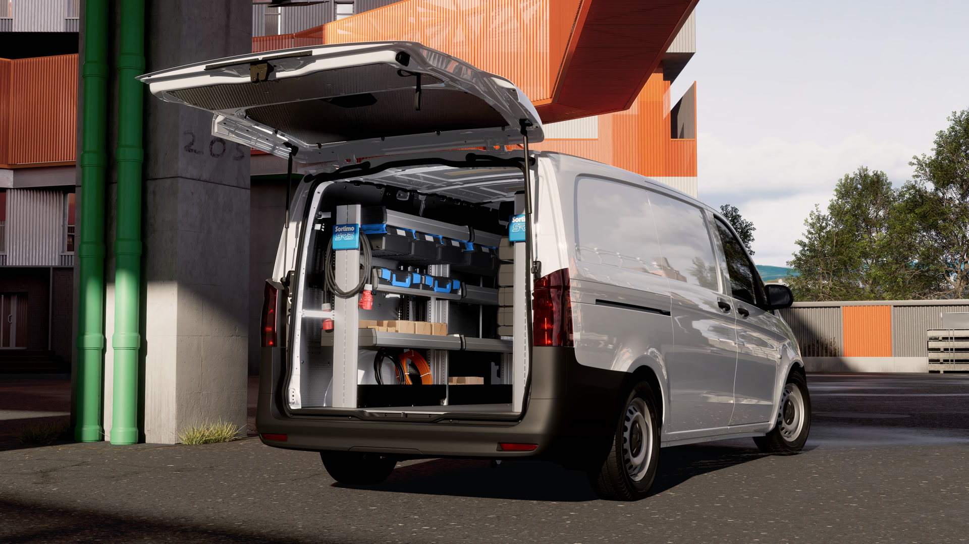 Mercedes-Benz Vito mit Fahrzeugeinrichtung von Sortimo. Mercedes‑Benz Transporter mit professionellem Werkstattausbau. Geöffneter Laderaum mit Regalsystemen und Boxen für effiziente Service‑, Wartungs‑ und Handwerksarbeiten im urbanen Umfeld.
