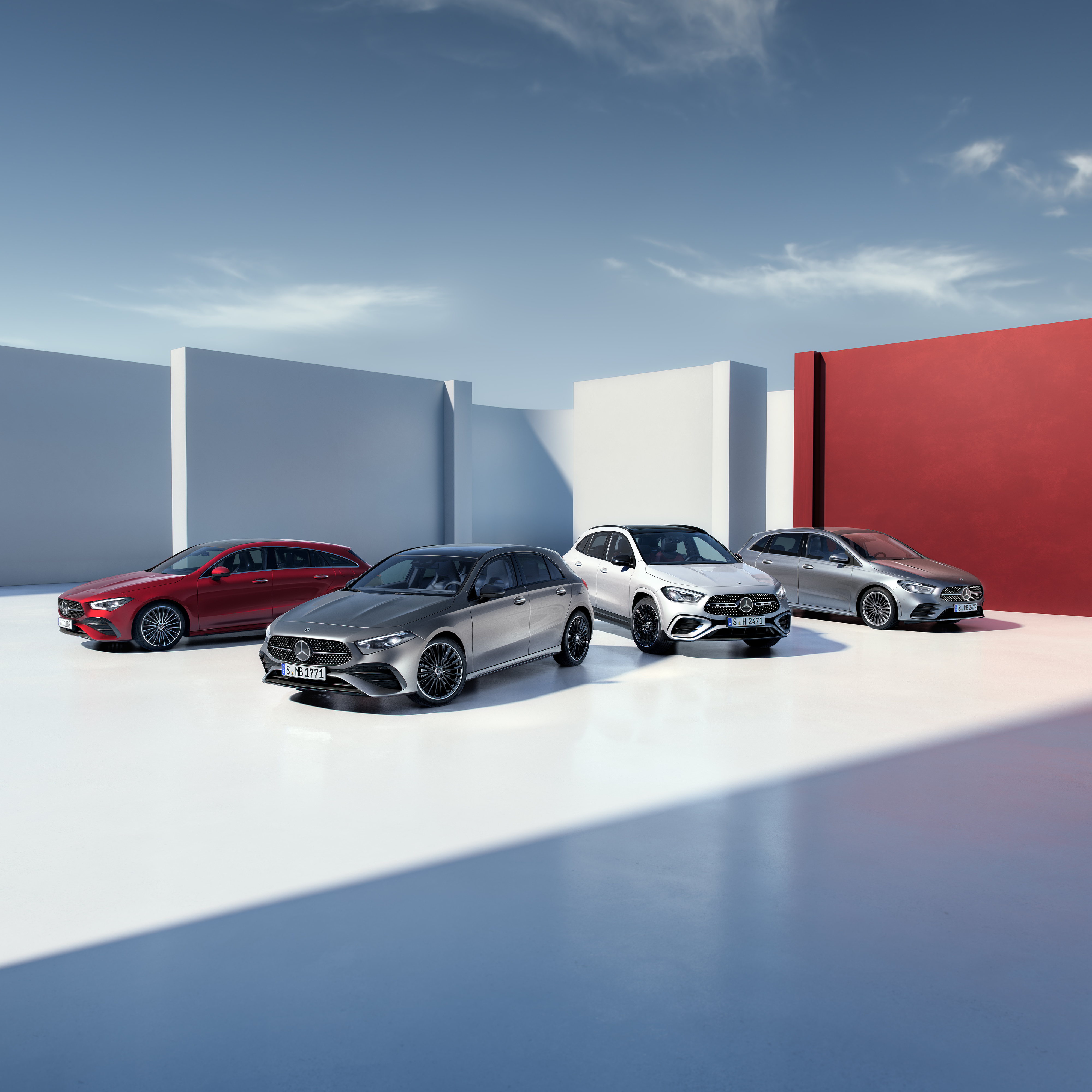 Mercedes-Benz Rent Drei Mercedes-Benz Fahrzeuge nebeneinander auf einer Straße in einer städtischen Umgebung.