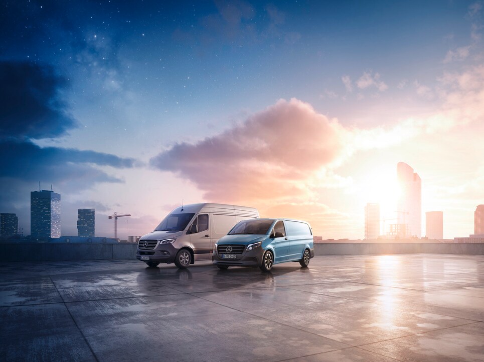 Drei elektrische Fahrzeuge von Mercedes-Benz.