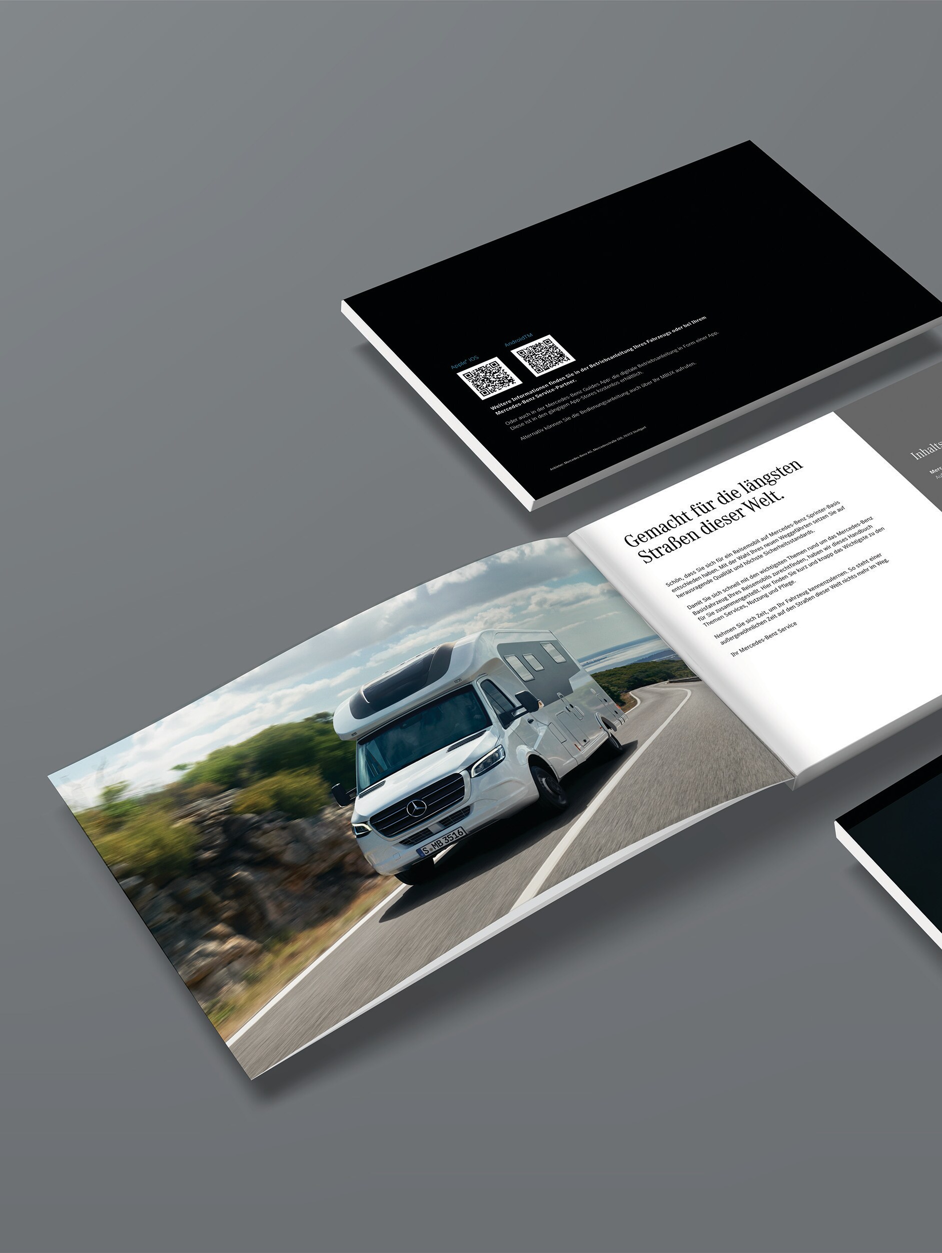 Eine aufgeklappte Broschüre mit Mercedes-Benz Sprinter Reisemobil Fahrzeugen.