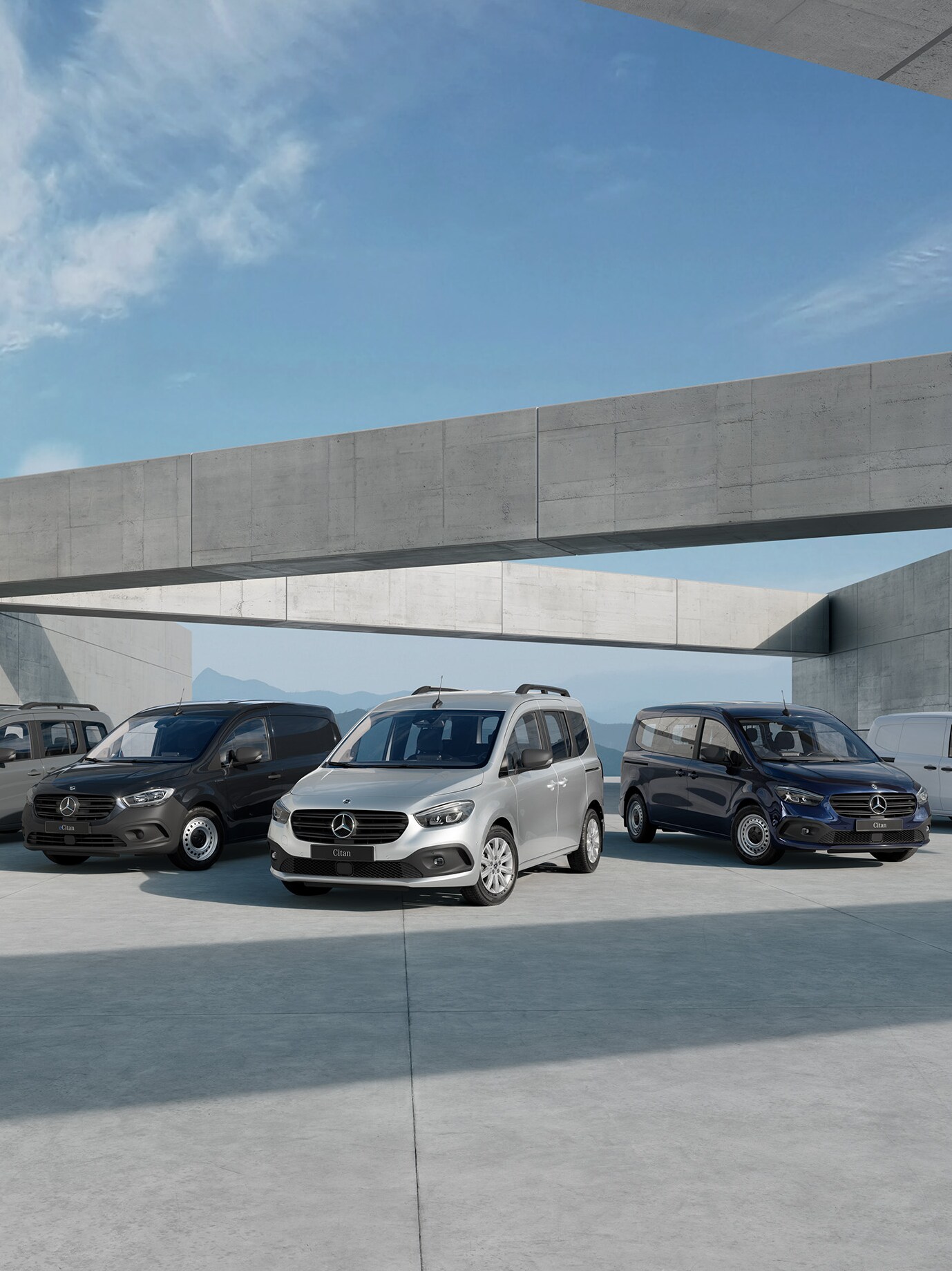 Eine Transporterflotte mit Fahrzeugen von Mercedes-Benz.