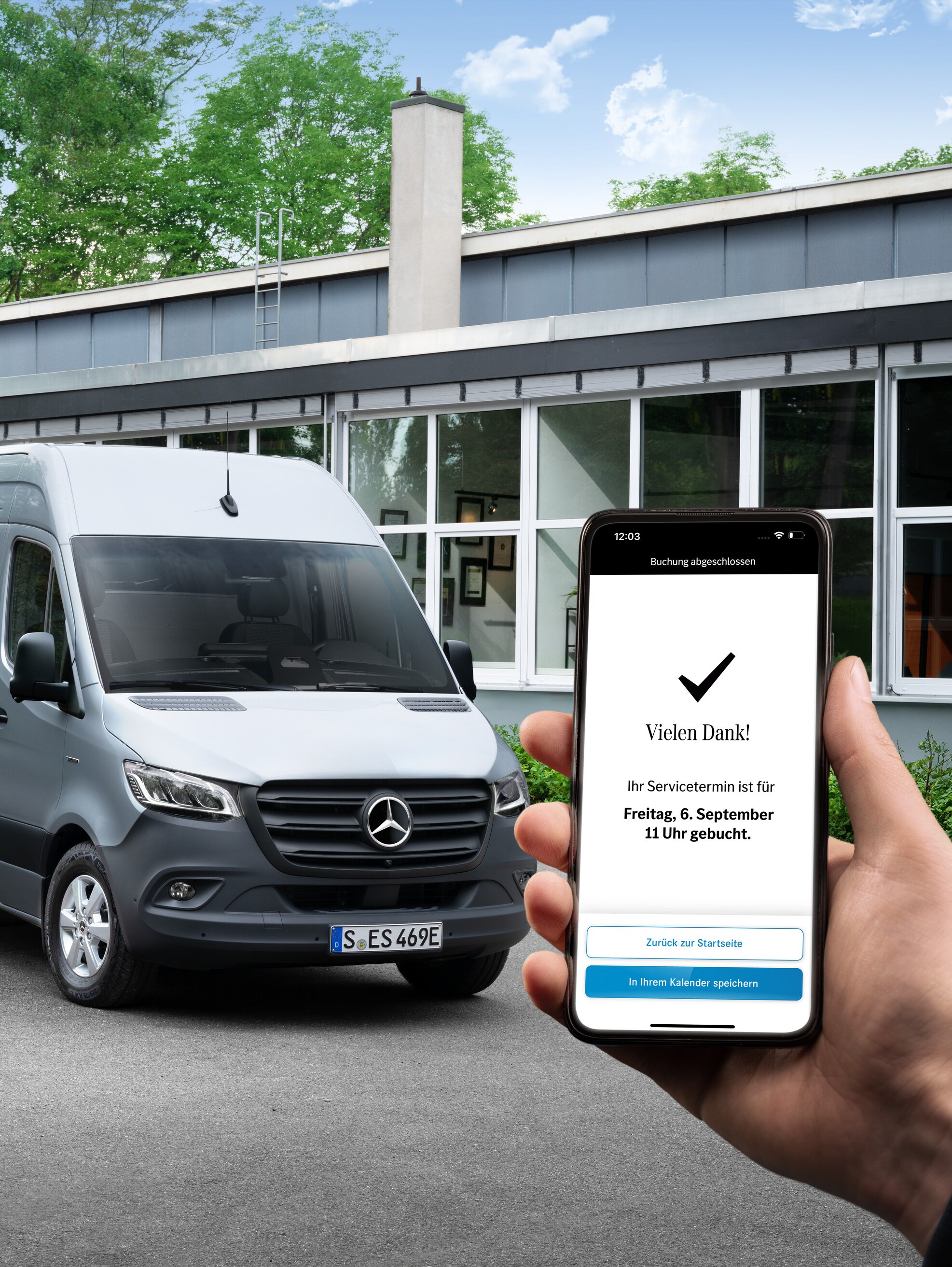 Mercedes-Benz Van vor Autohaus – jetzt Service online buchen beim autorisierten Mercedes-Benz Servicepartner in Ihrer Nähe.