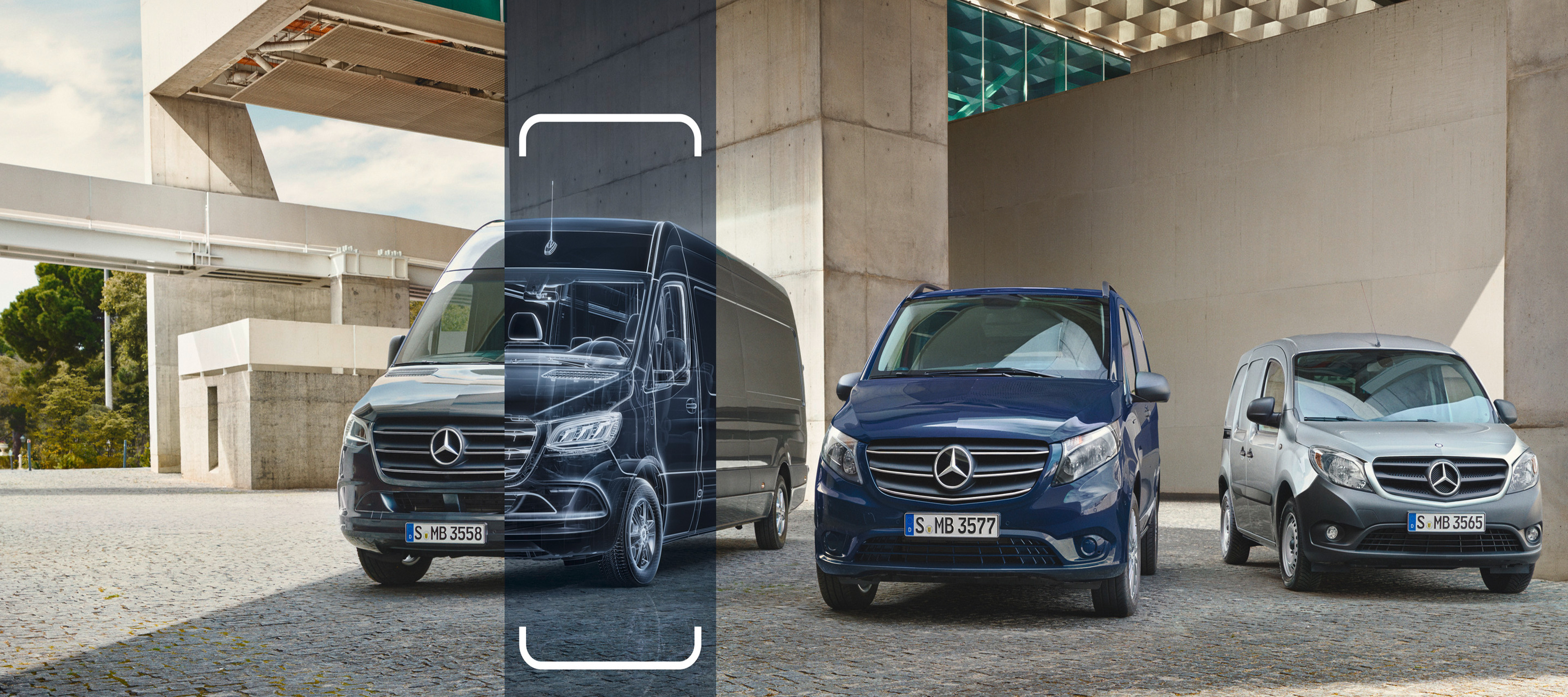 Mercedes-Benz Gebrauchtfahrzeugsuche Eine Reihe von Mercedes-Benz Gebrauchttransportern vor einem architektonischem Hintergrund