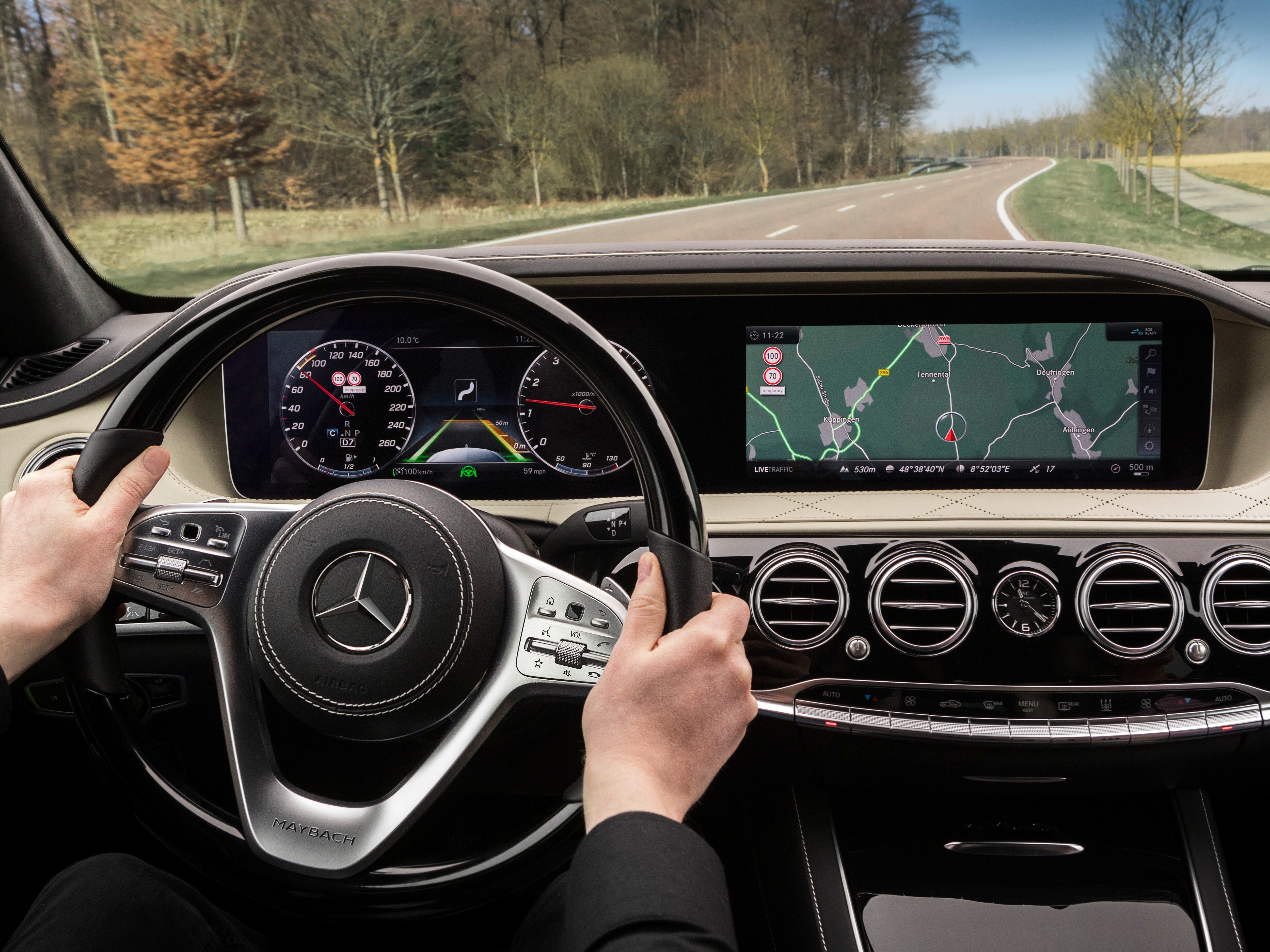 Mercedes-Benz Intelligent Drive in der S-Klasse aus Fahrerperspektive