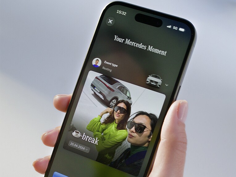 Der Bildschirm der Mercedes-Benz Stories App.