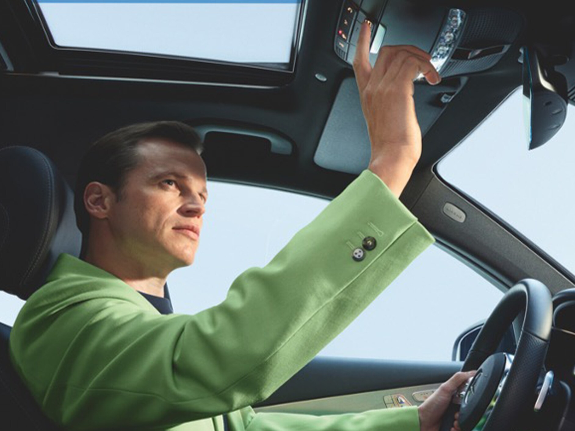 Das Mercedes-Benz Notrufsystem als Teil der Serienausstattung der Digitalen Extras von Mercedes-Benz.