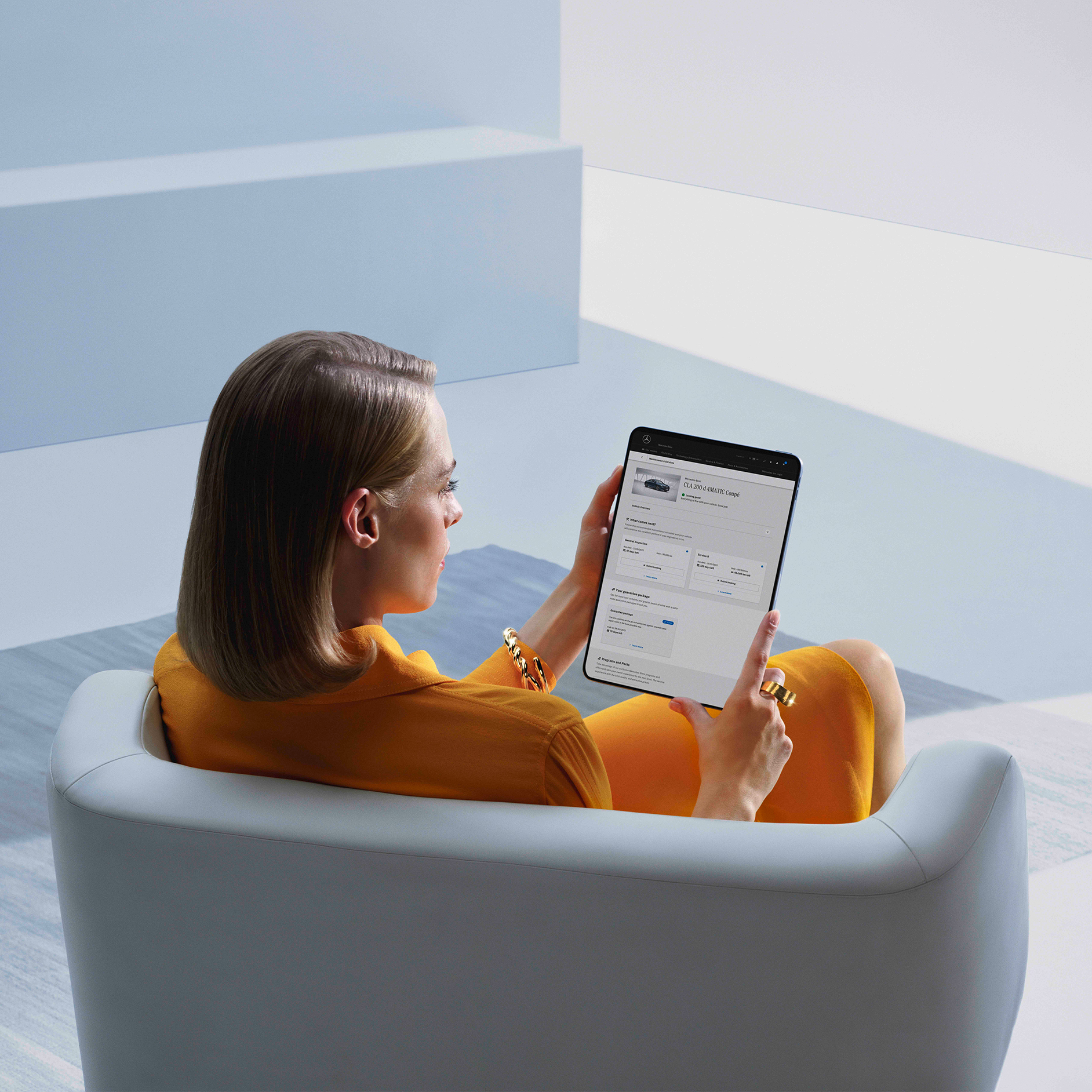 Fernabfrage des Fahrzeugstatus | Serienausstattung | Mercedes-Benz Die Fernabfrage des Fahrzeugstatus als Teil der Serienausstattung der Digitalen Extras von Mercedes-Benz.