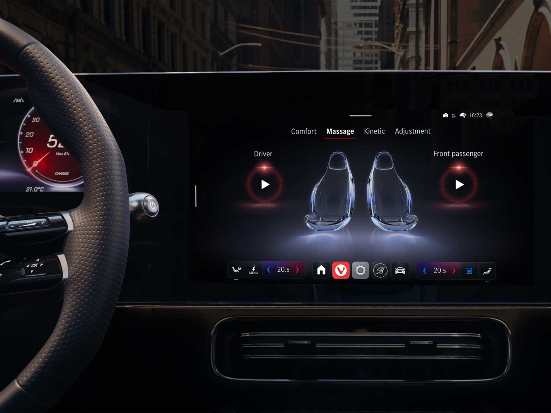 Komfort | Digitale Extras | Mercedes-Benz Aktivierung der Massagefunktion in einem Mercedes-Benz.