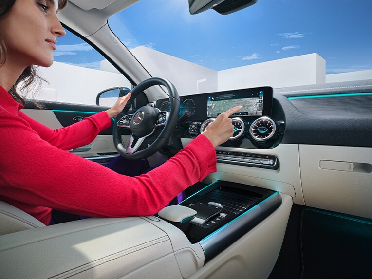 Die Globale Suche als eines von verschiedenen Digitalen Extras von Mercedes-Benz.