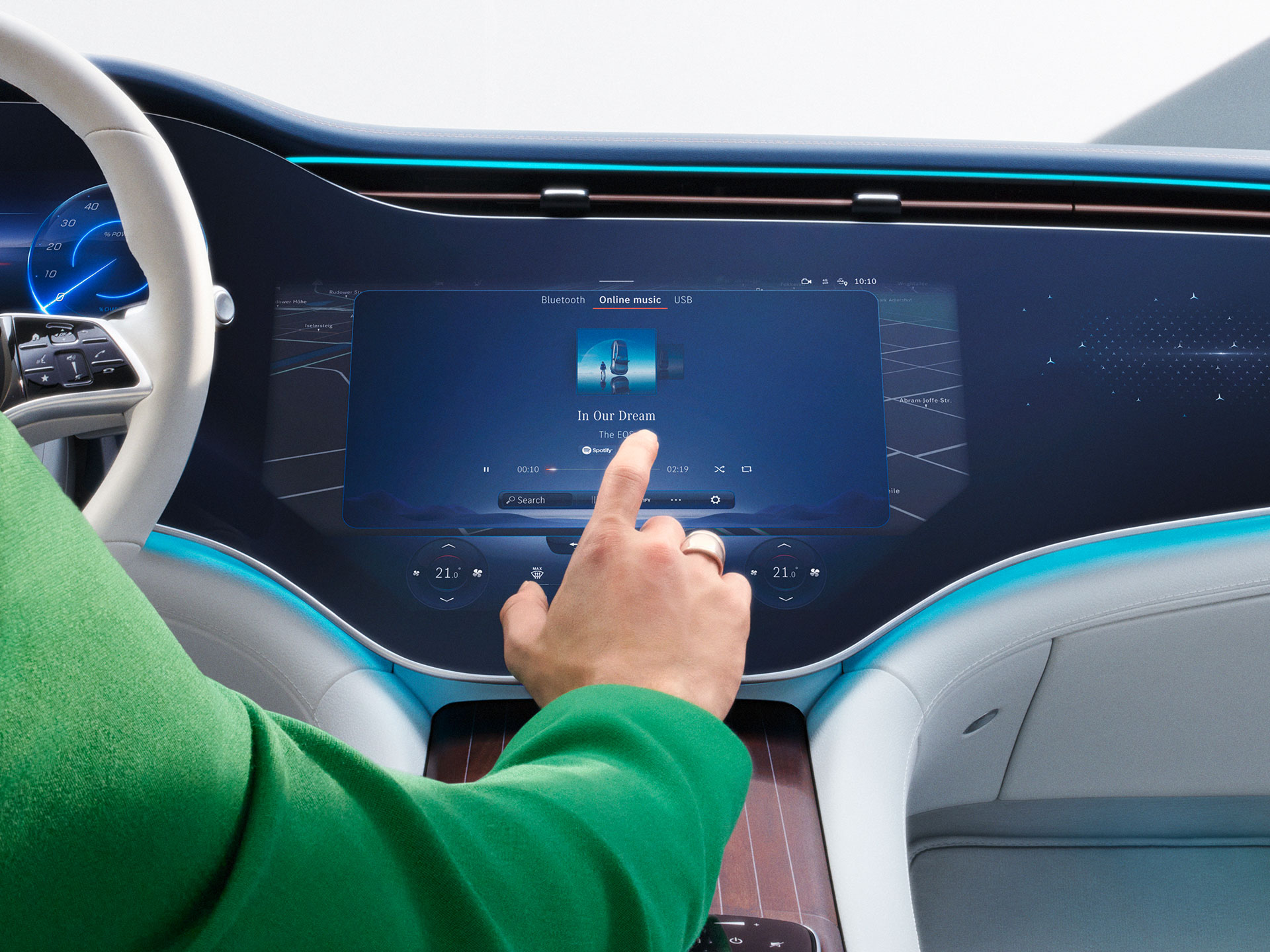 Multimedia & Entertainment | Digitale Extras | Mercedes-Benz Audio-Streaming mit MBUX im Innenraum eines Mercedes-Benz.