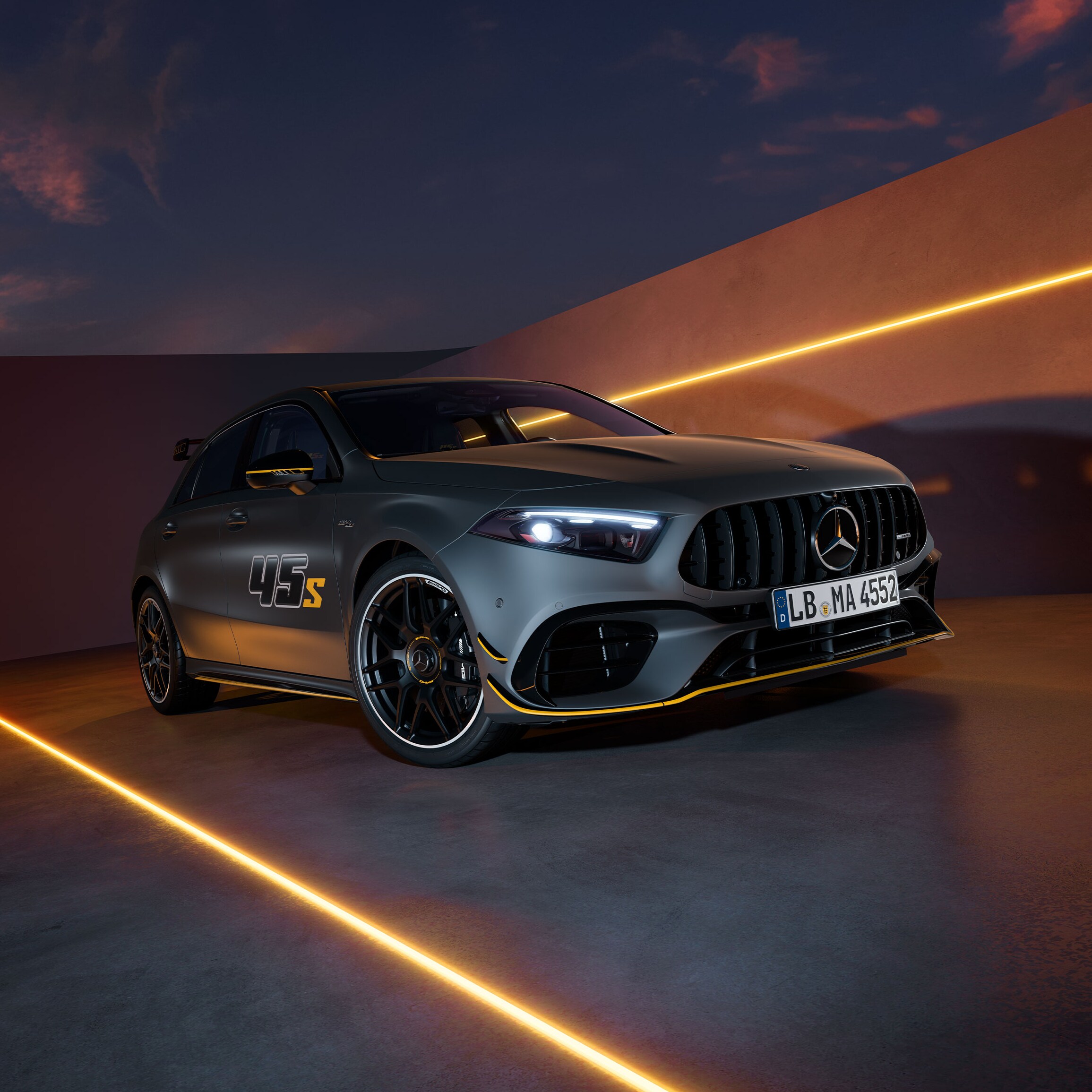 Die anthrazitfarbene Final Edition des A-Klasse AMGs von Mercedes-AMG.