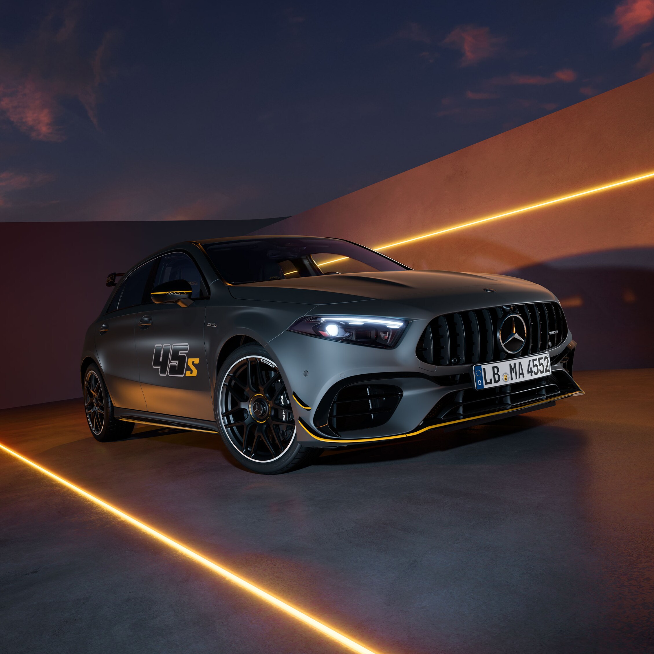 Die anthrazitfarbene Final Edition des A-Klasse AMGs von Mercedes-AMG.