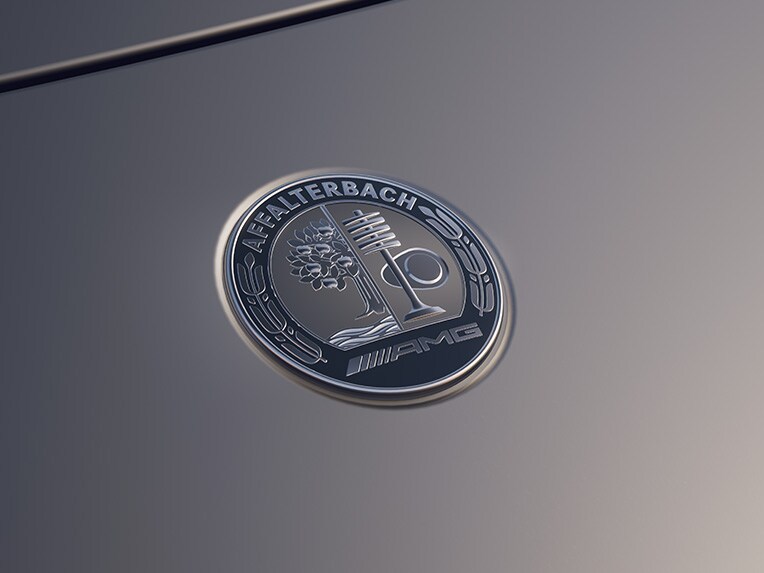 Das Mercedes-AMG Wappen.