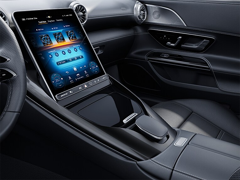 Die MANUFAKTUR Zierelemente in Schwarzchrom im Mercedes-AMG GT Coupé.