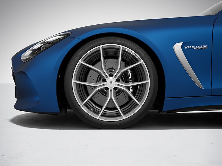 Die schwarz lackierten Bremssättel für das Mercedes-AMG GT Coupé.
