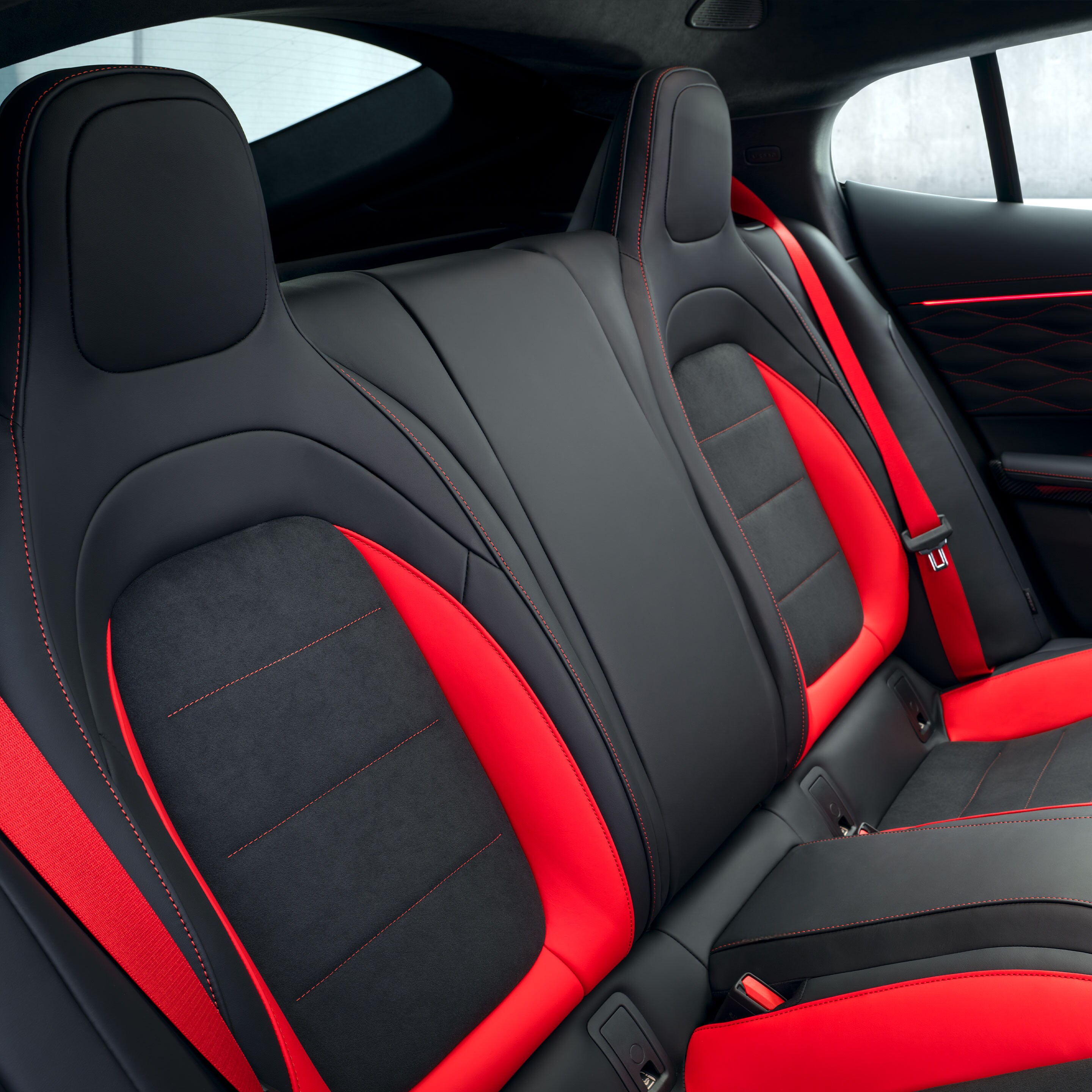 Sitzkomfort im Fond des neuen GT 4-Türer Coupés von Mercedes-AMG.