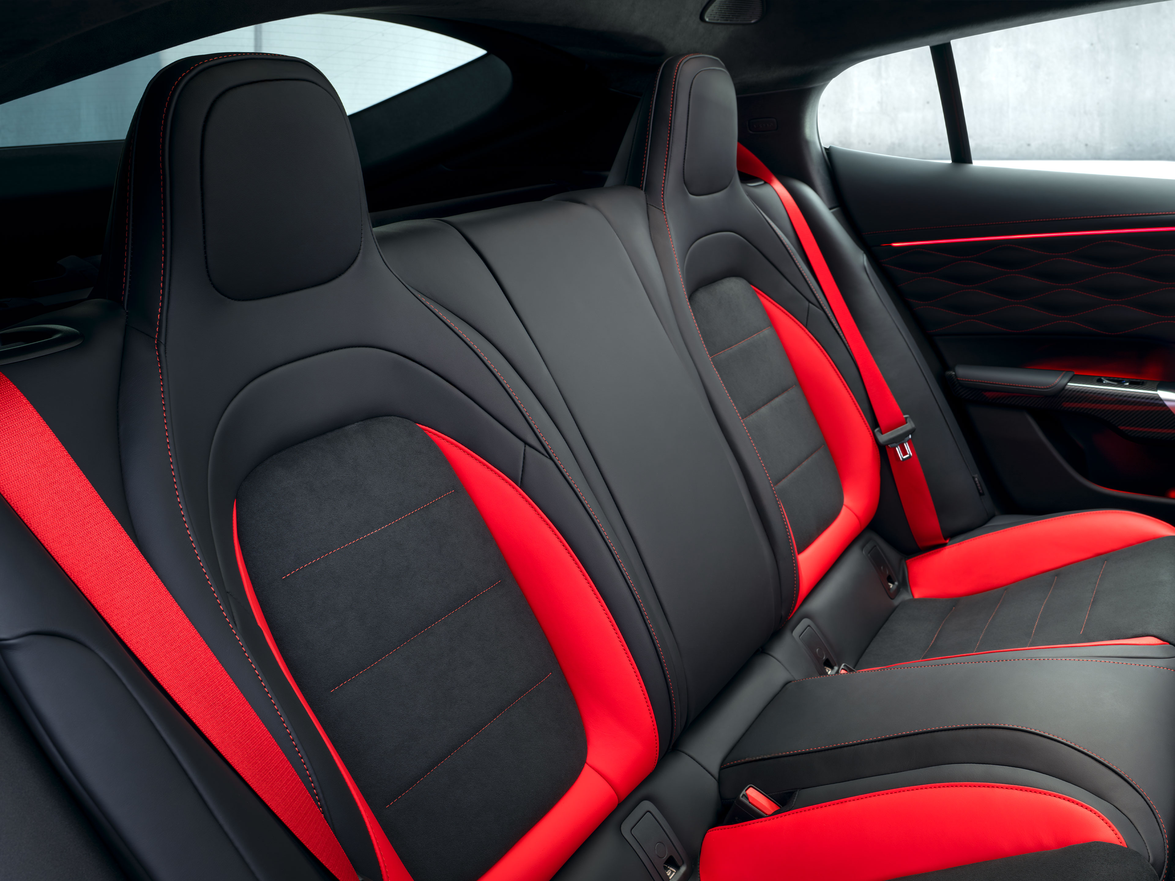 Sitzkomfort im Fond | GT 4-Türer Coupé | Mercedes-AMG Sitzkomfort im Fond des neuen GT 4-Türer Coupés von Mercedes-AMG.