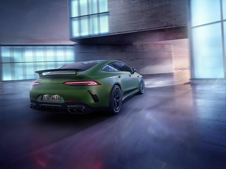 Heckansicht des Mercedes-AMG GT 4-Türer-Coupés.