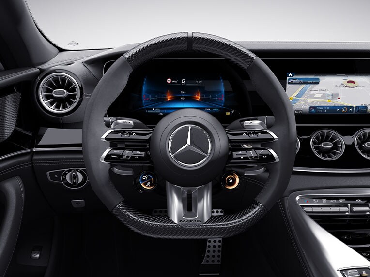 Das AMG Performance Lenkrad des Mercedes-AMG GT 4-Türer Coupés.
