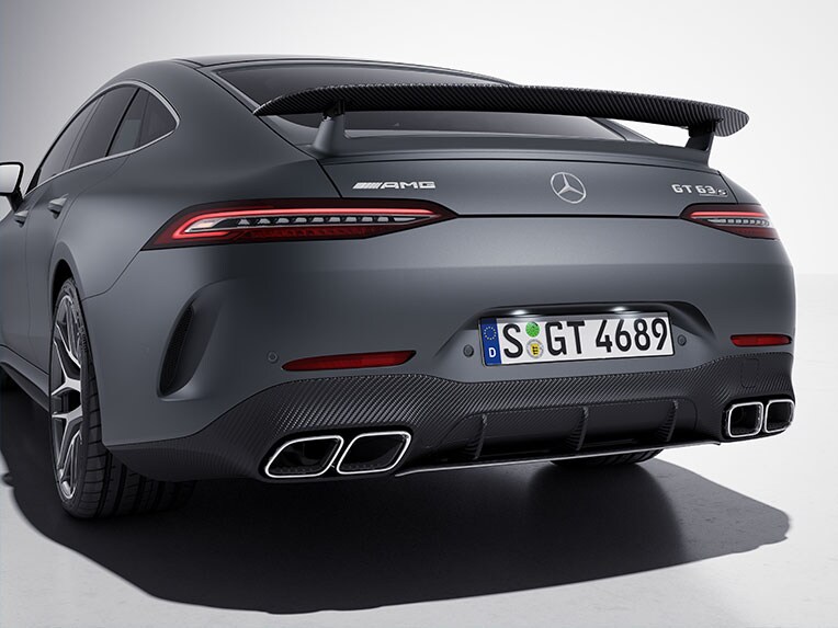 Heckansicht des Mercedes-AMG GT 4-Türer-Coupés mit AMG Carbon-Paket Exterieur II.