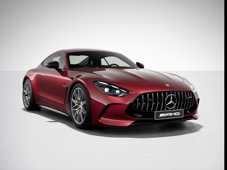 Der neue Mercedes-AMG GT 63 S E PERFORMANCE von schräg vorne mit dem AMG Night-Paket.
