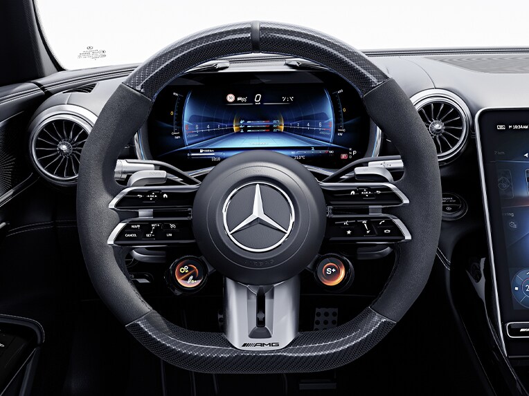 Das AMG Performance Lenkrad im Carbon-Design / Mikrofaser MICROCUT im neuen Mercedes-AMG GT 63 S E PERFORMANCE.