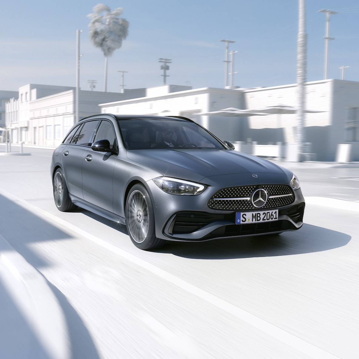 Frontale Seitenansicht eines Mercedes-Benz C-Klasse T-Modells.