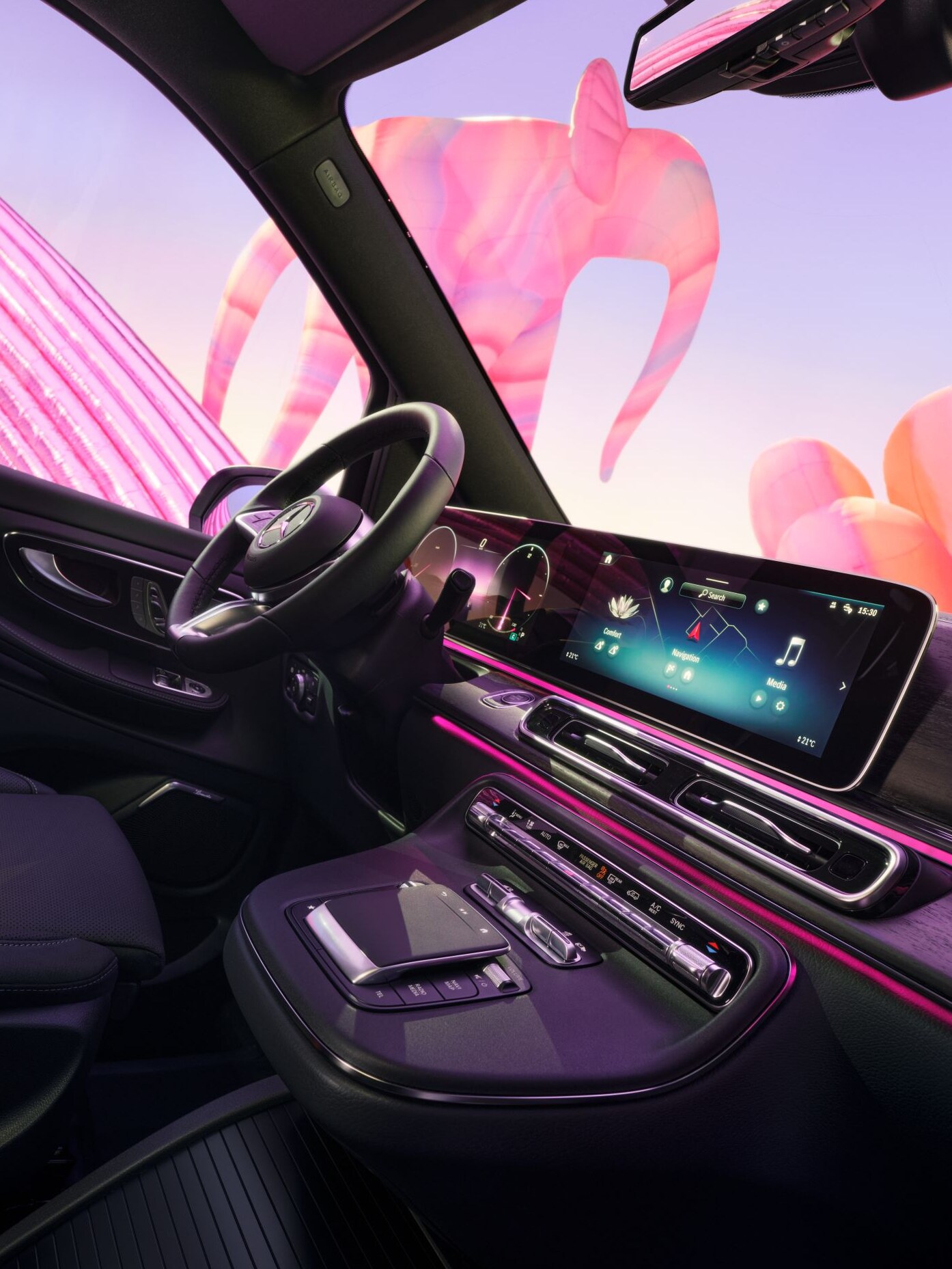 Die Abbildung zeigt die intuitive Bedienung des Media-Displays per Touch an Bord von Mercedes-Benz Fahrzeugen.  