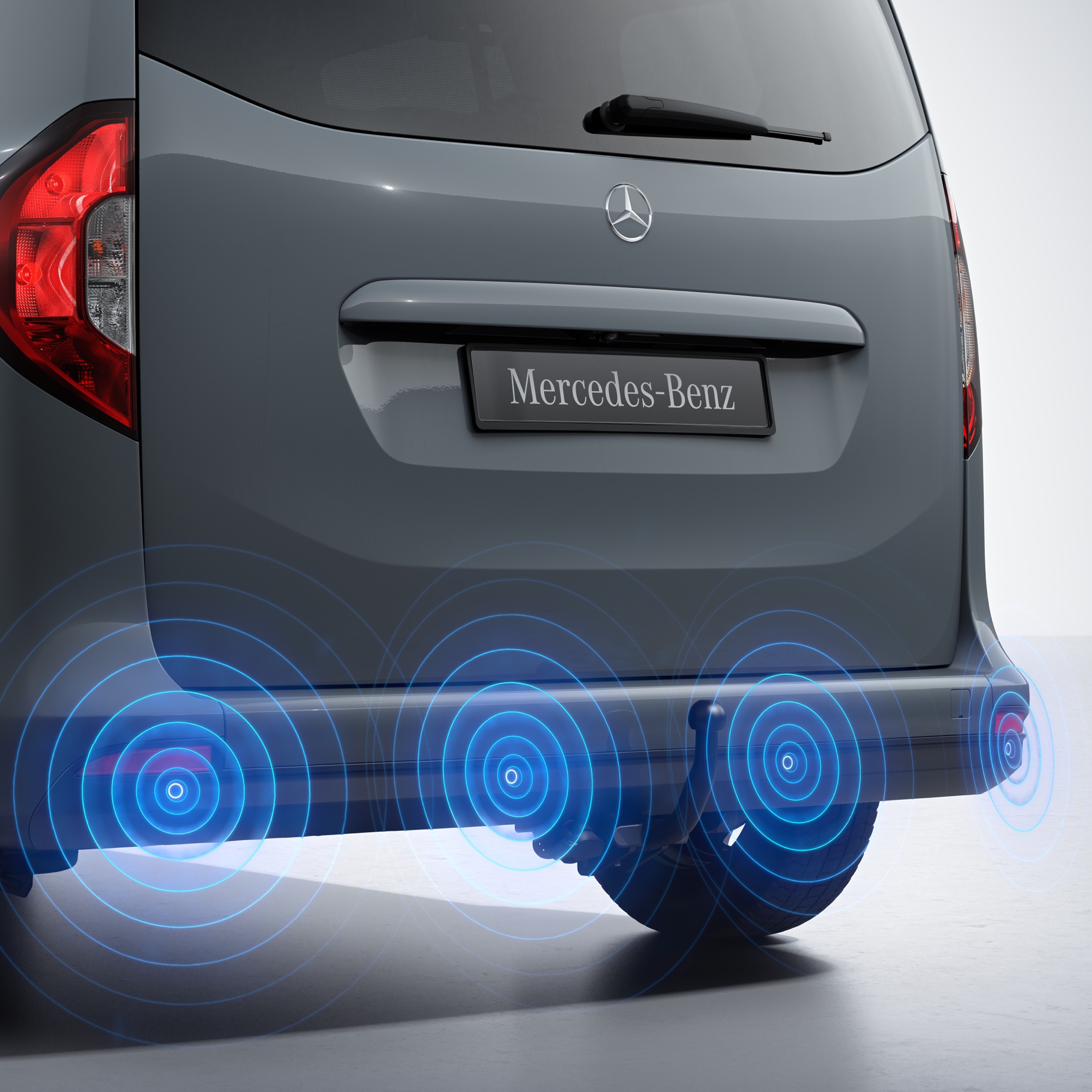 Fahrasssistenz-Systeme | T-Klasse | Mercedes-Benz Vans Schematische Darstellung mit Kreisen von Fahrassistenz-Systemen anhand der Rückseite der T-Klasse.