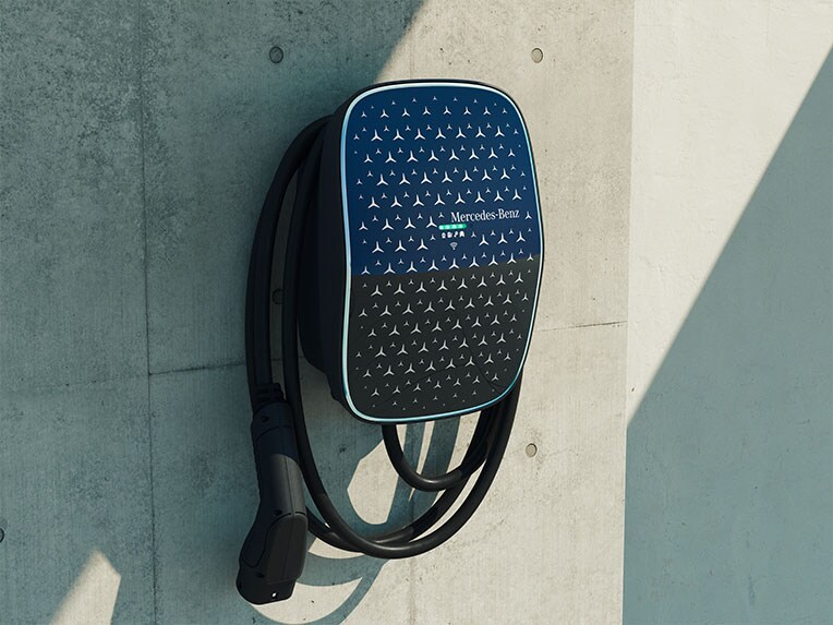 Laden zu Hause mit der Mercedes-Benz Wallbox für das Mercedes-Benz CLA Coupé.