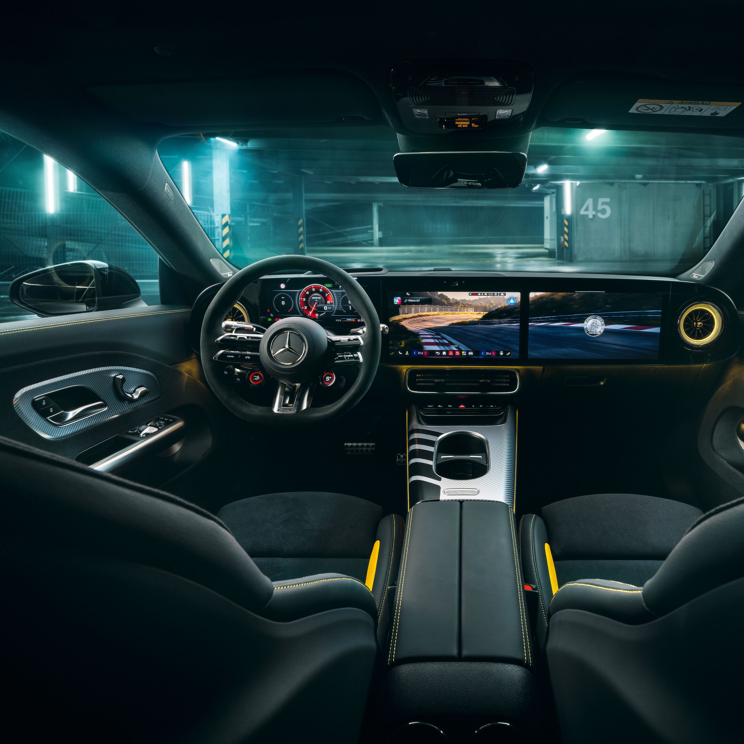 Das Interieur des brandneuen Mercedes-AMG CLA 45 4MATIC+ electric.